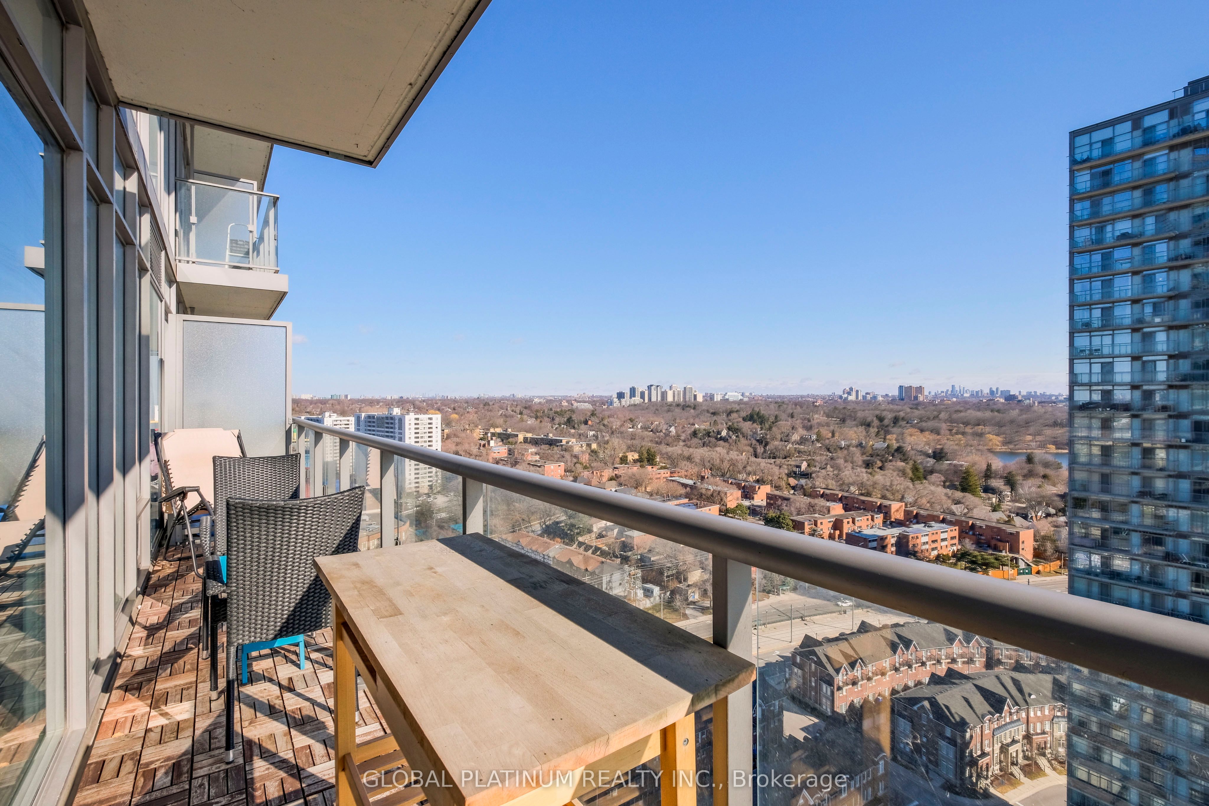 105 The Queensway Way 2014 Property Photo 9