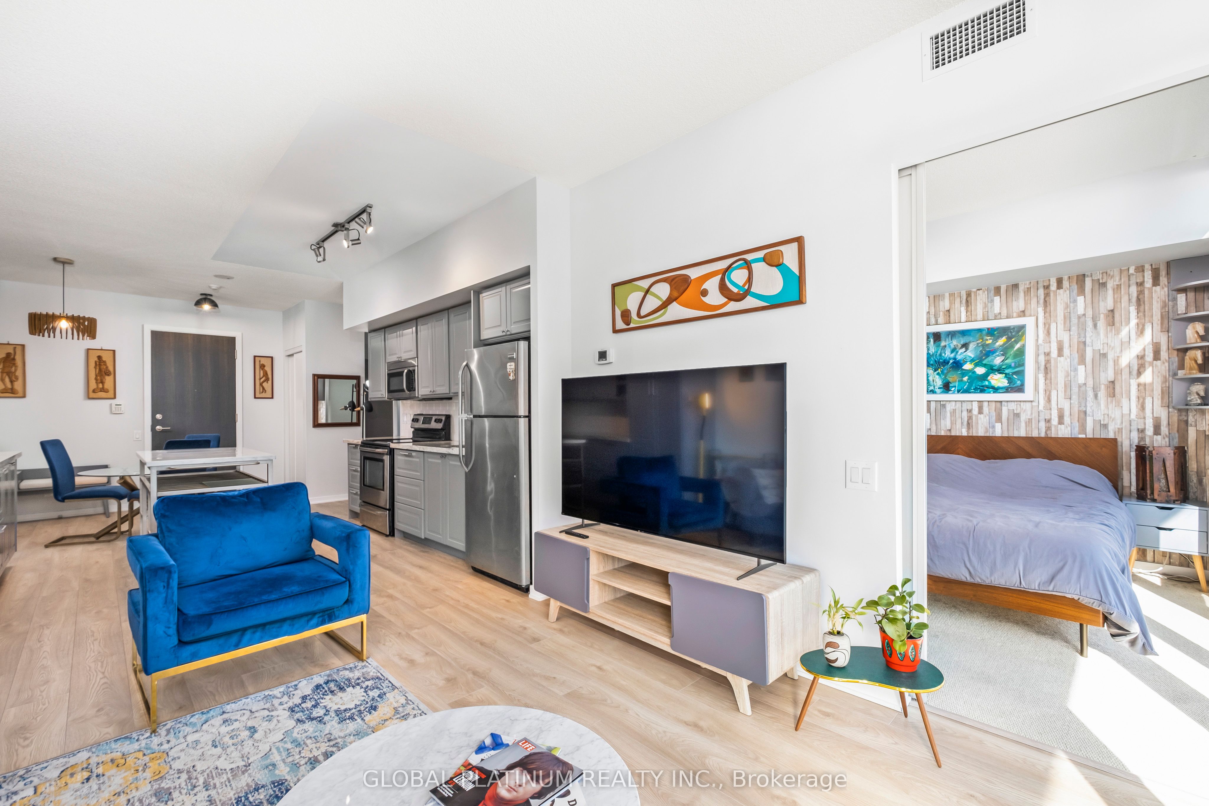 105 The Queensway Way 2014 Property Photo 16