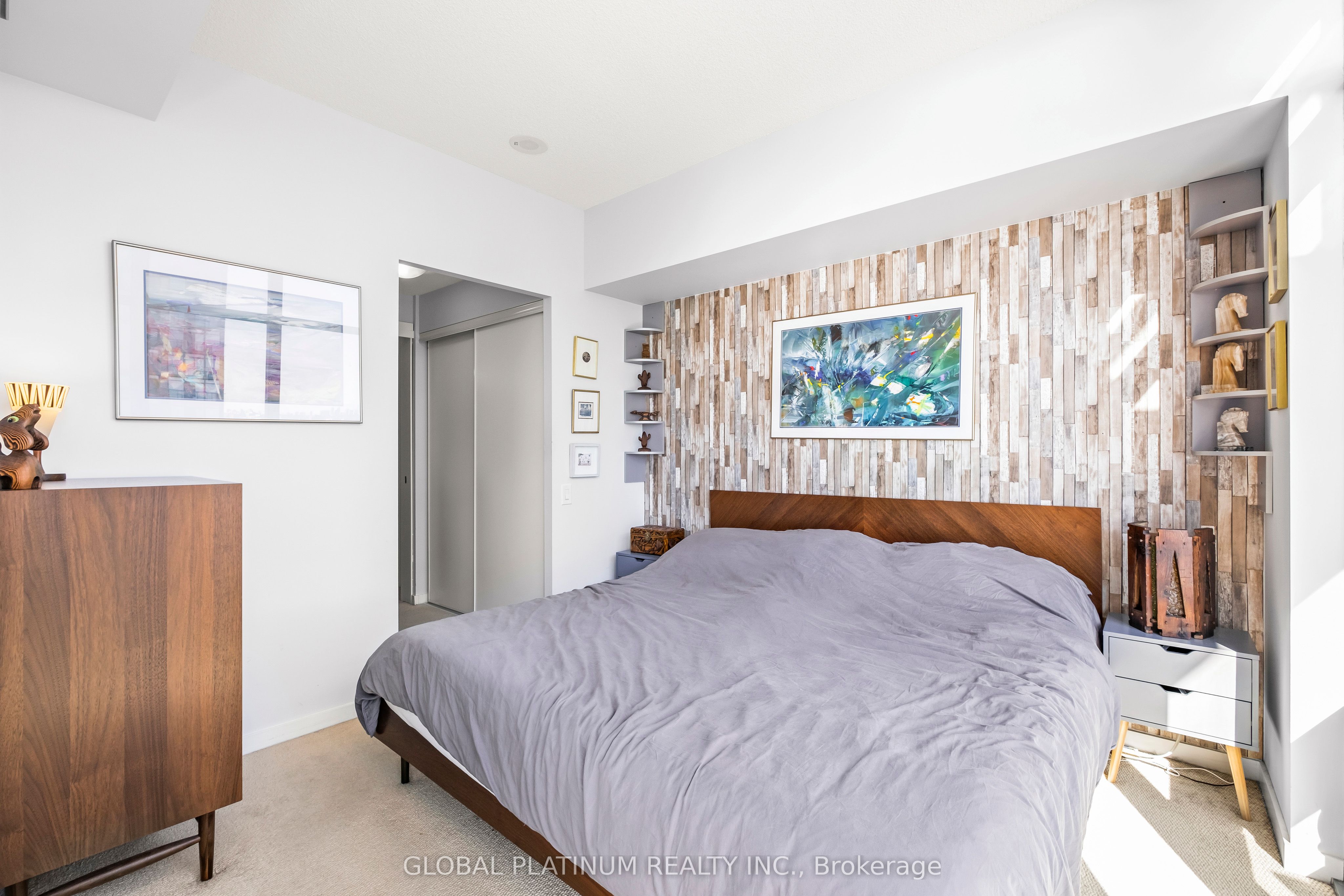 105 The Queensway Way 2014 Property Photo 17