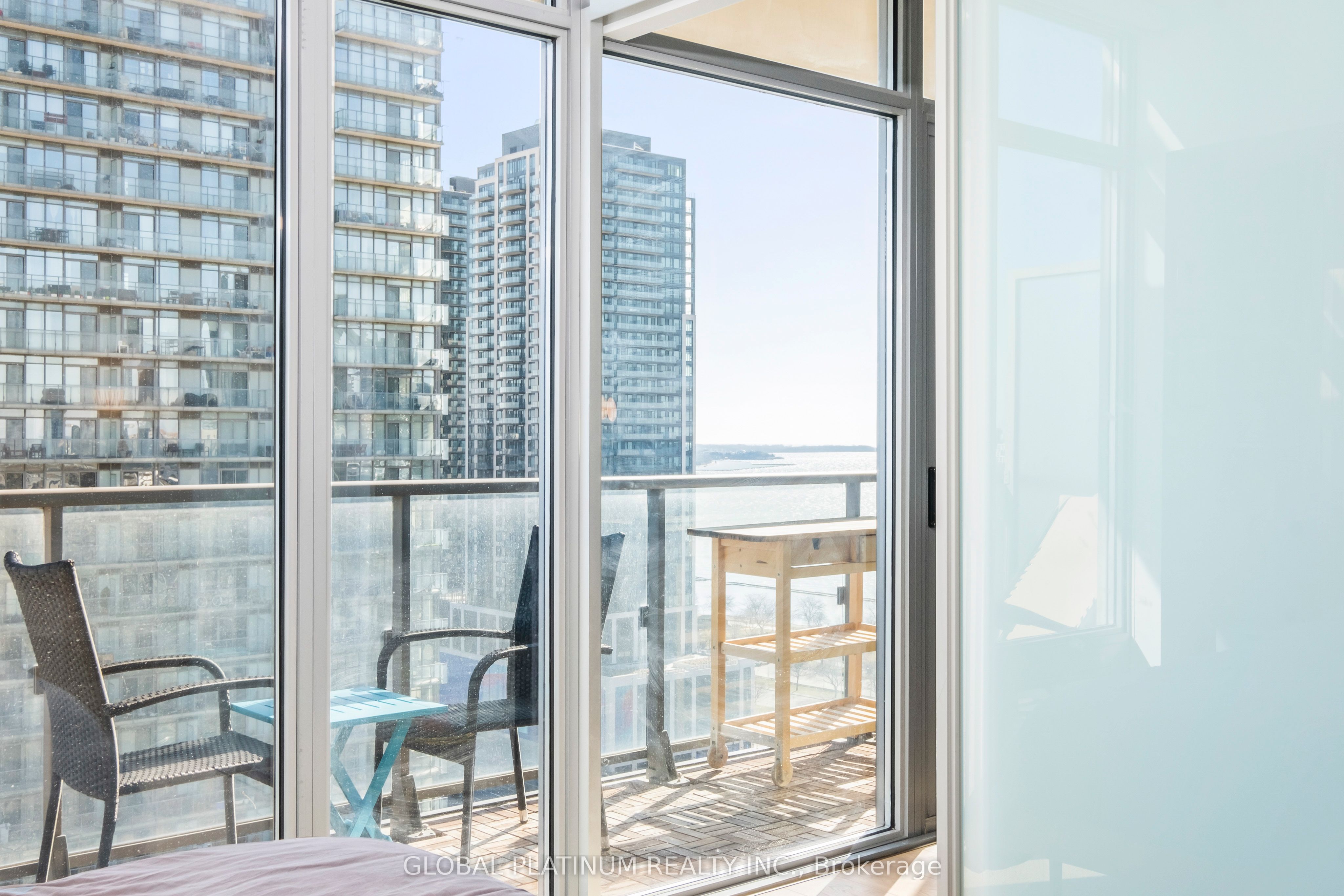 105 The Queensway Way 2014 Property Photo 19
