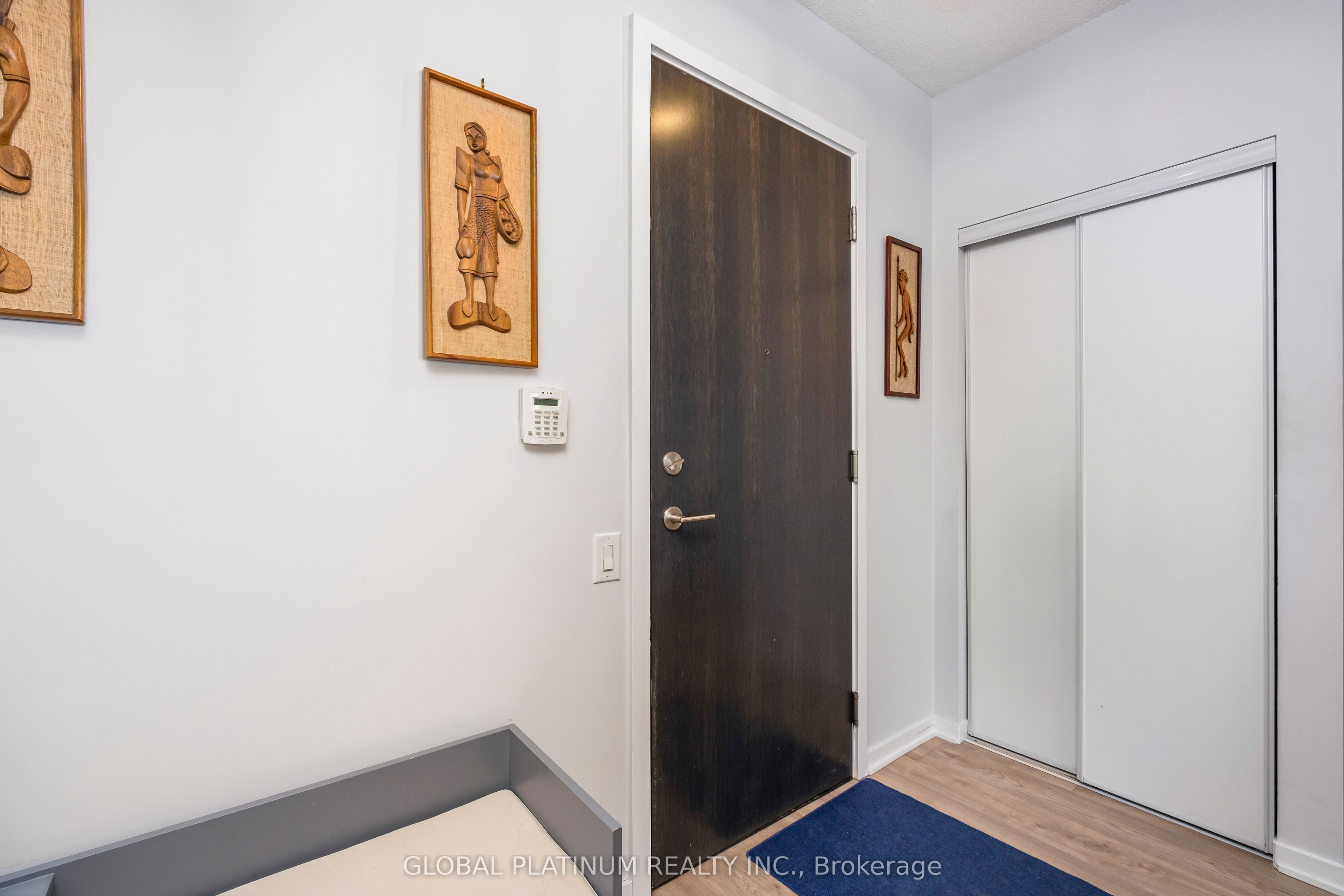 105 The Queensway Way 2014 Property Photo 23