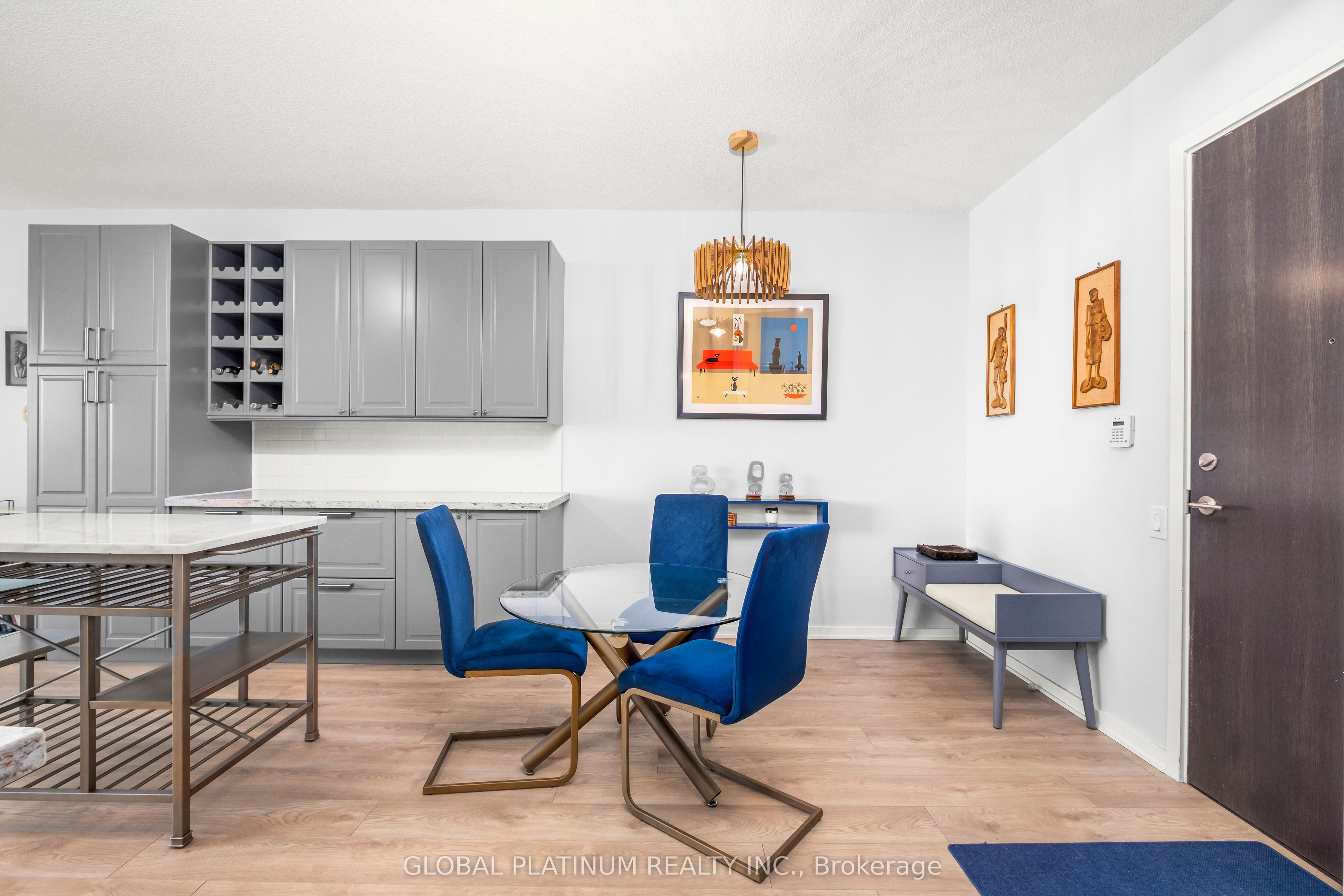 105 The Queensway Way 2014 Property Photo 25