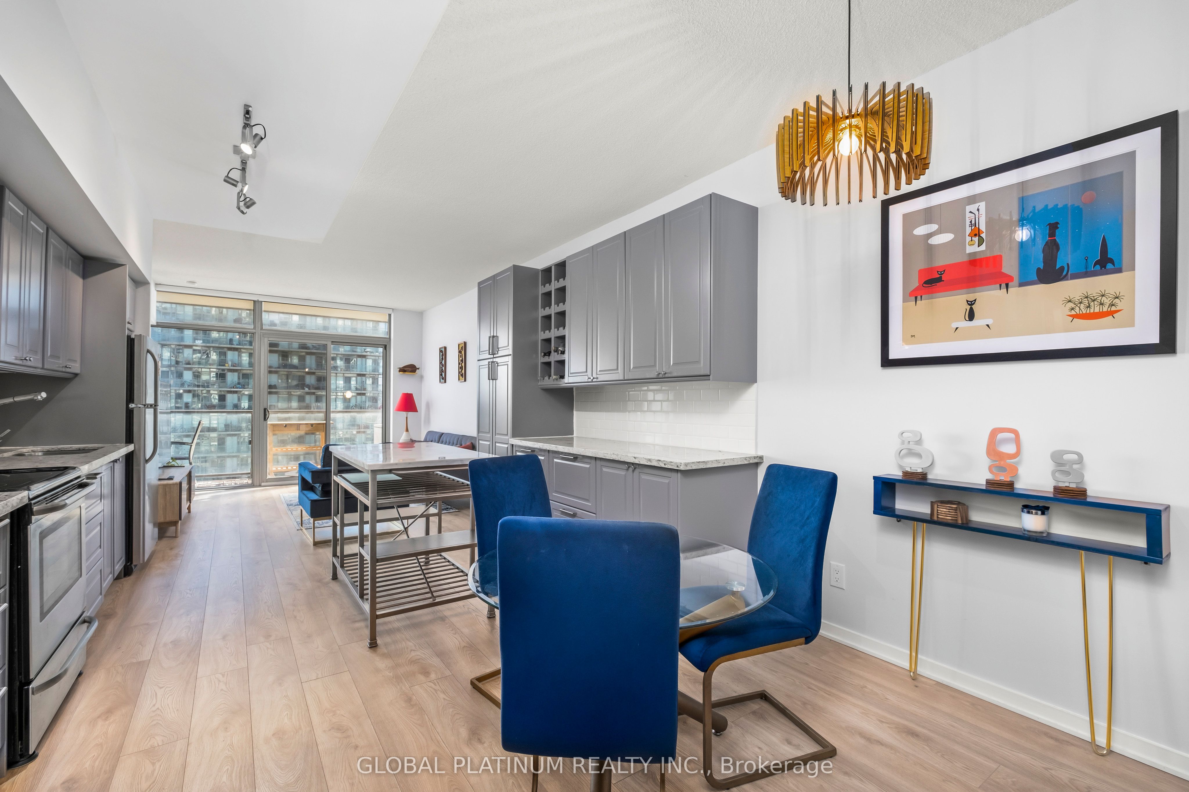 105 The Queensway Way 2014 Property Photo 26