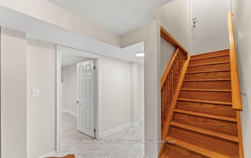 88 Showboat Crescent BSMNT Property Photo 1