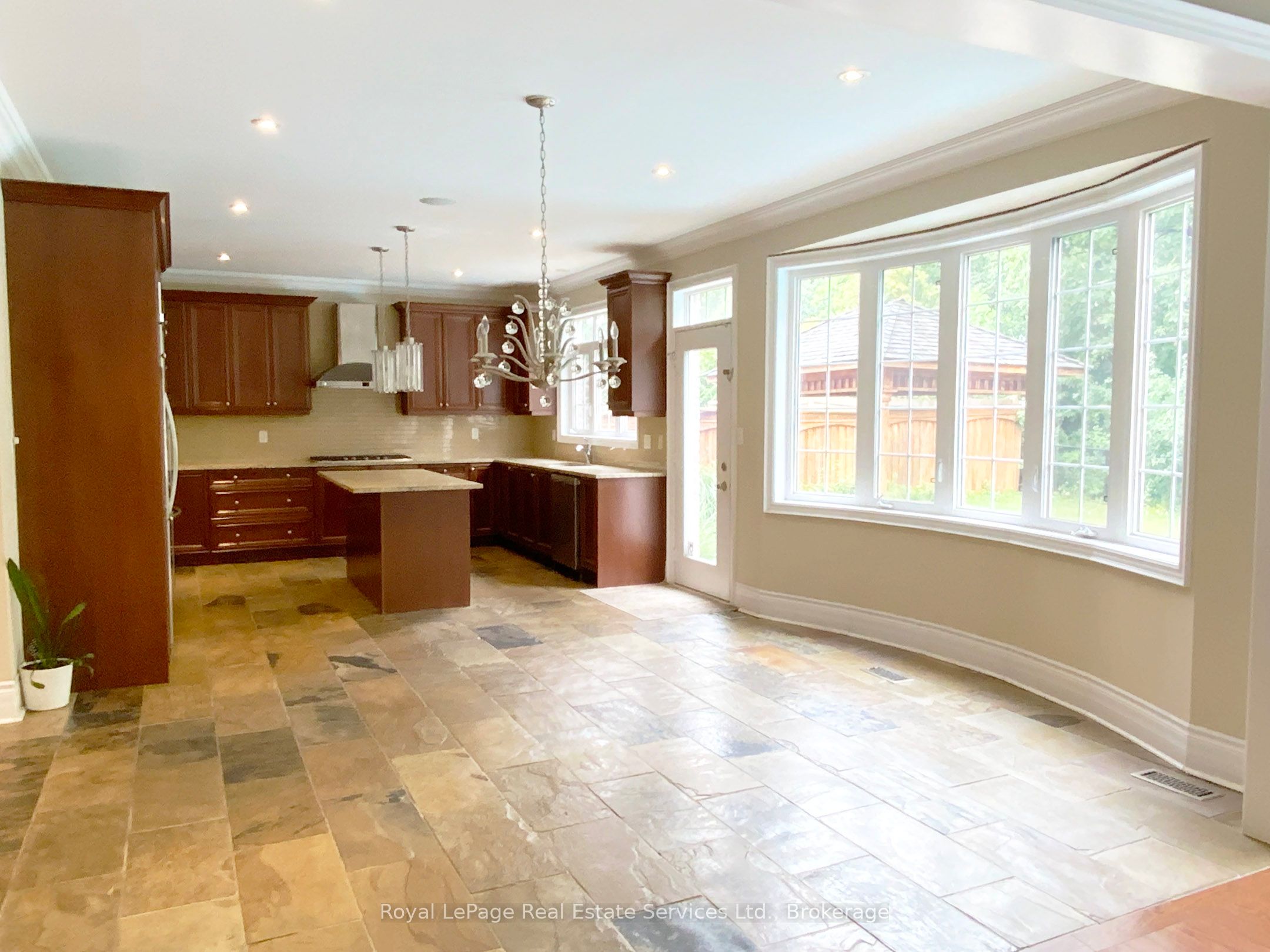 3385 Liptay Avenue Property Photo 14