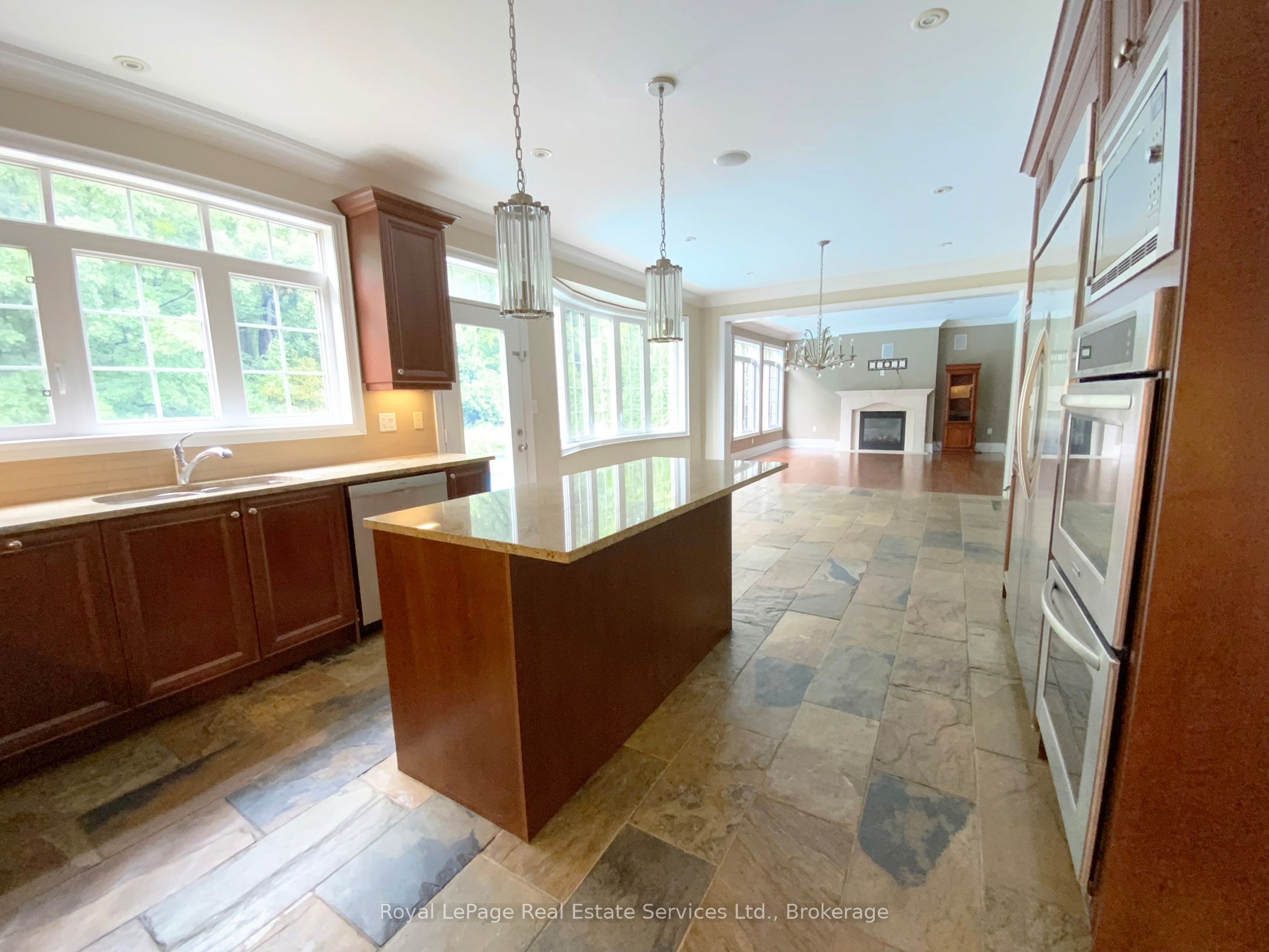 3385 Liptay Avenue Property Photo 18