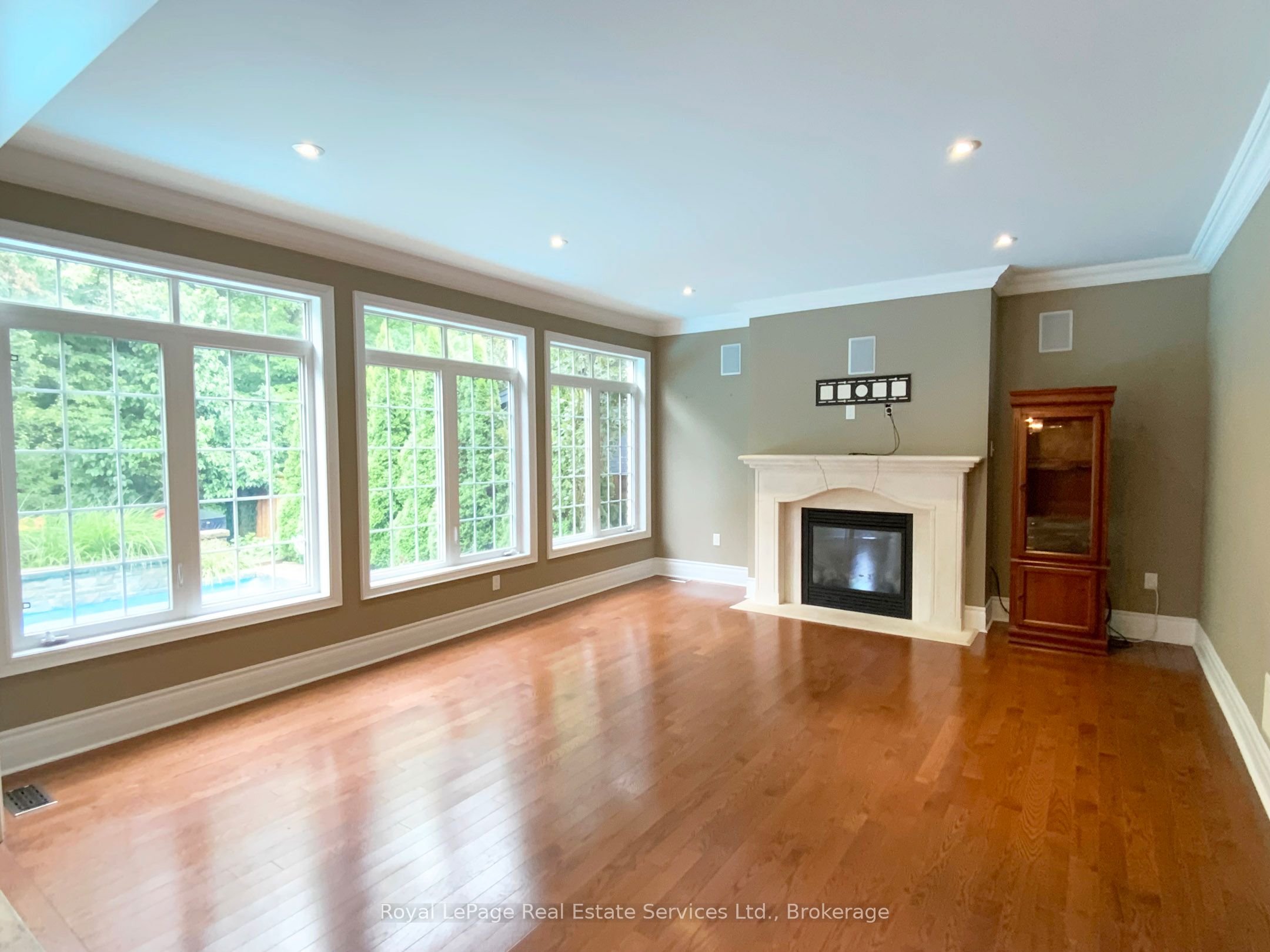 3385 Liptay Avenue Property Photo 19