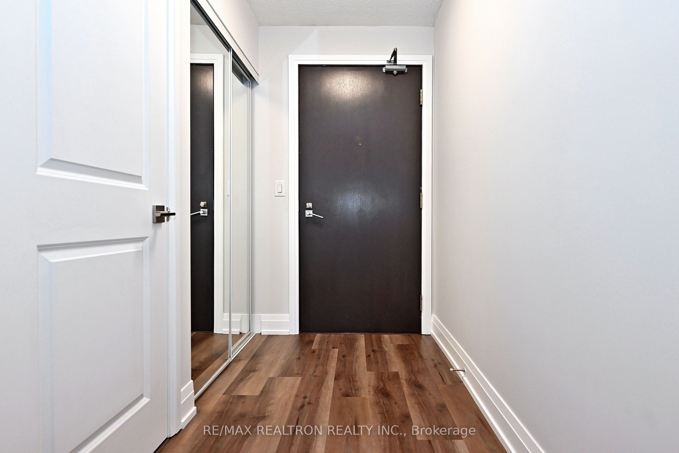 1 De Boers Drive 814 Property Photo 13