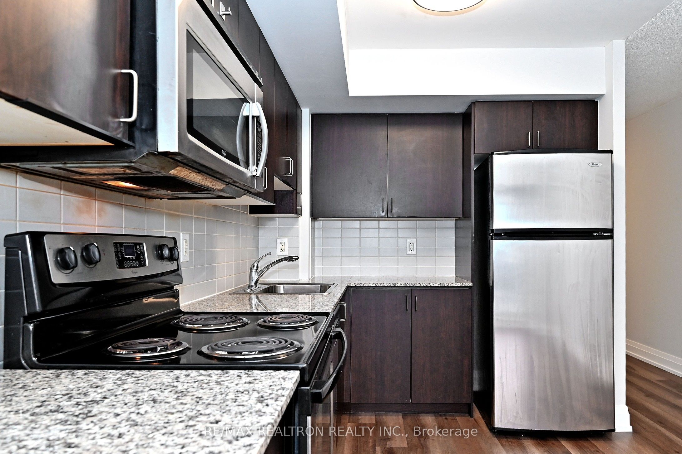 1 De Boers Drive 814 Property Photo 19