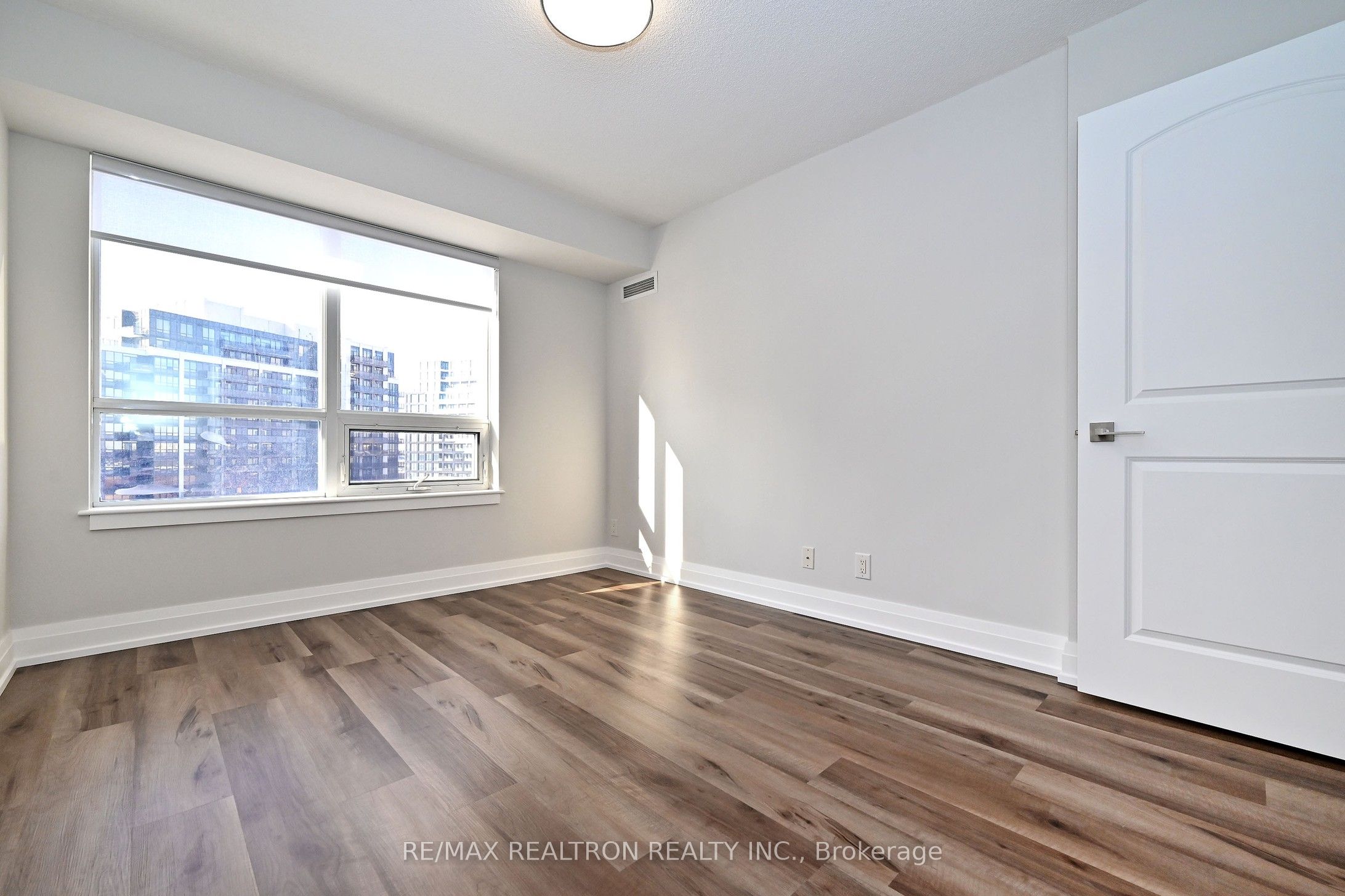 1 De Boers Drive 814 Property Photo 23