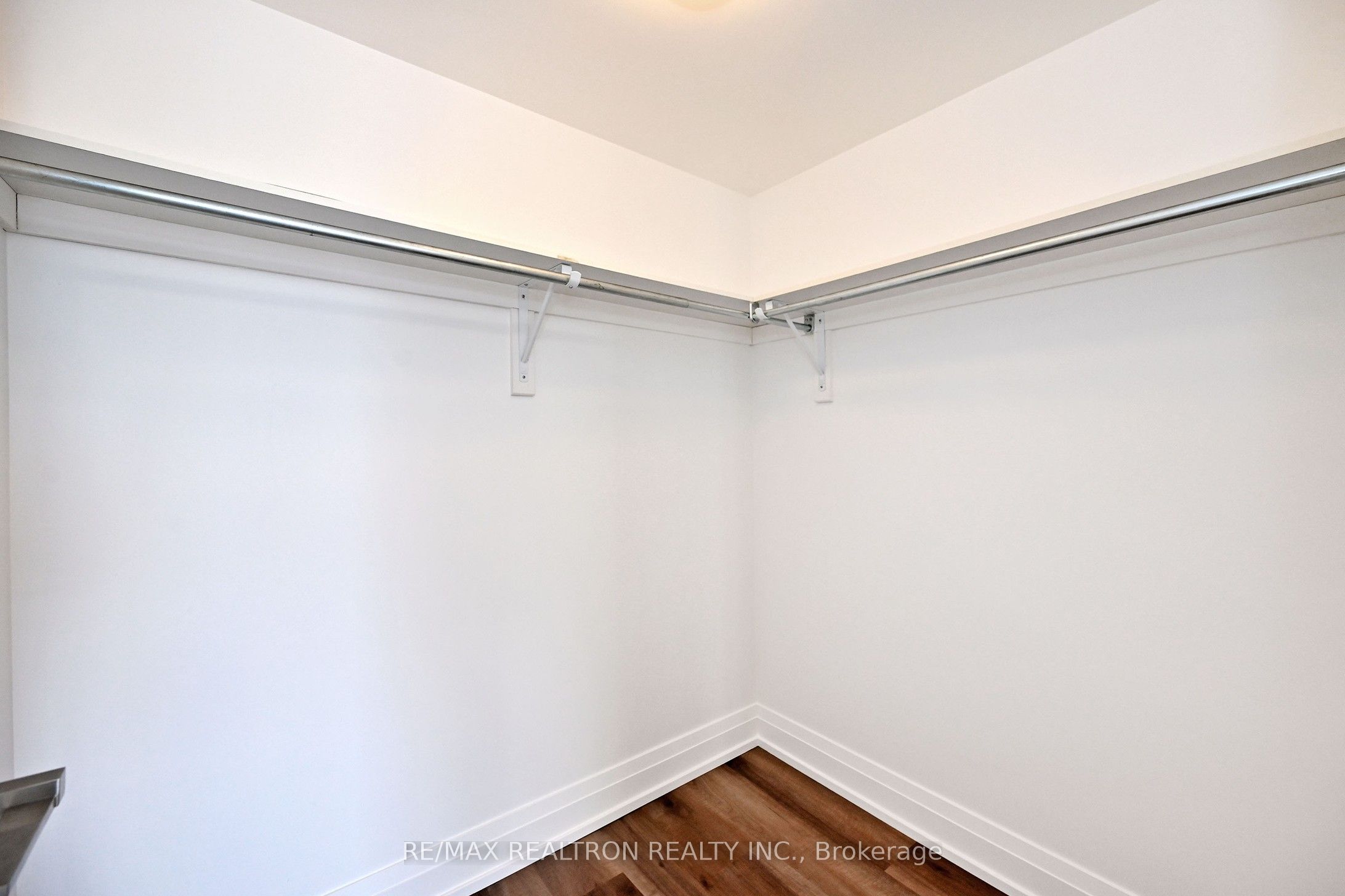 1 De Boers Drive 814 Property Photo 27