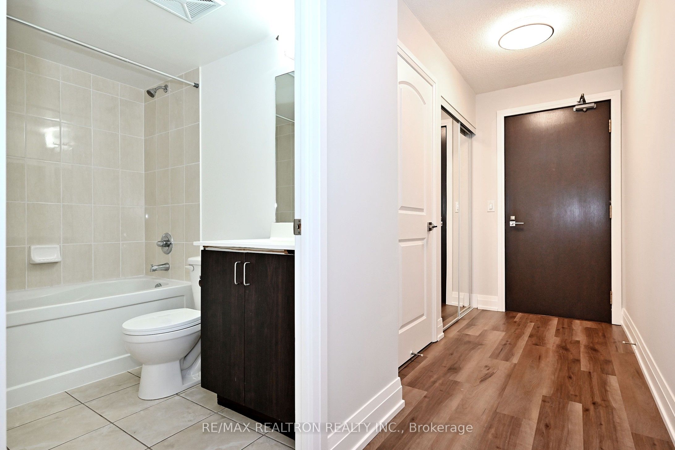 1 De Boers Drive 814 Property Photo 28