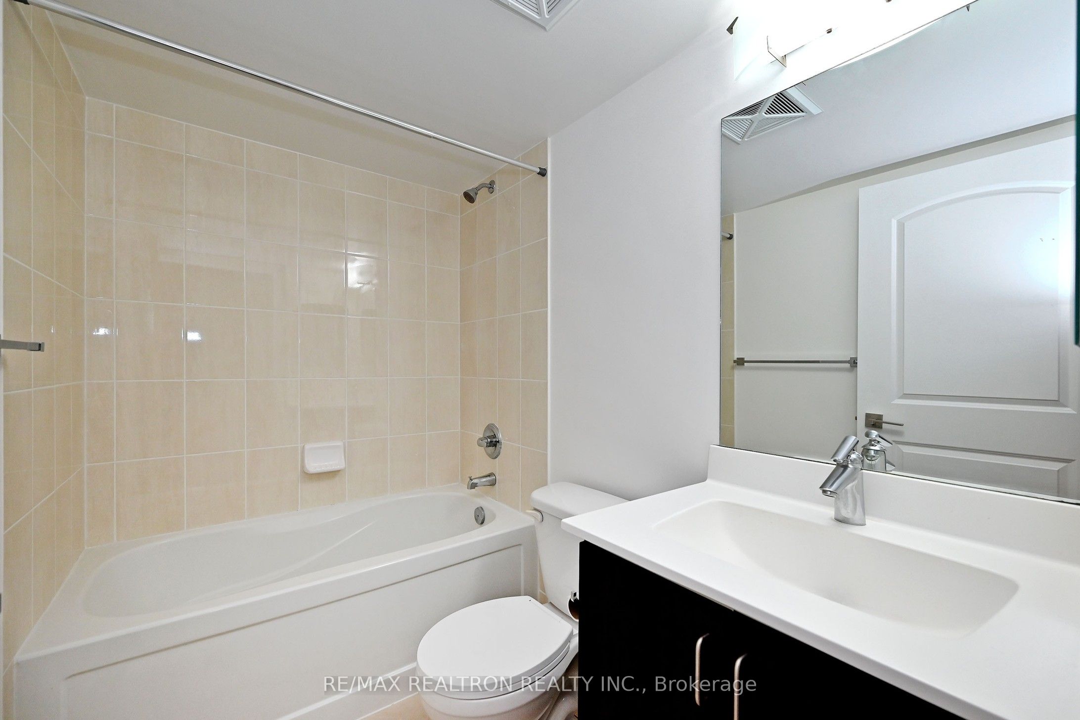 1 De Boers Drive 814 Property Photo 29