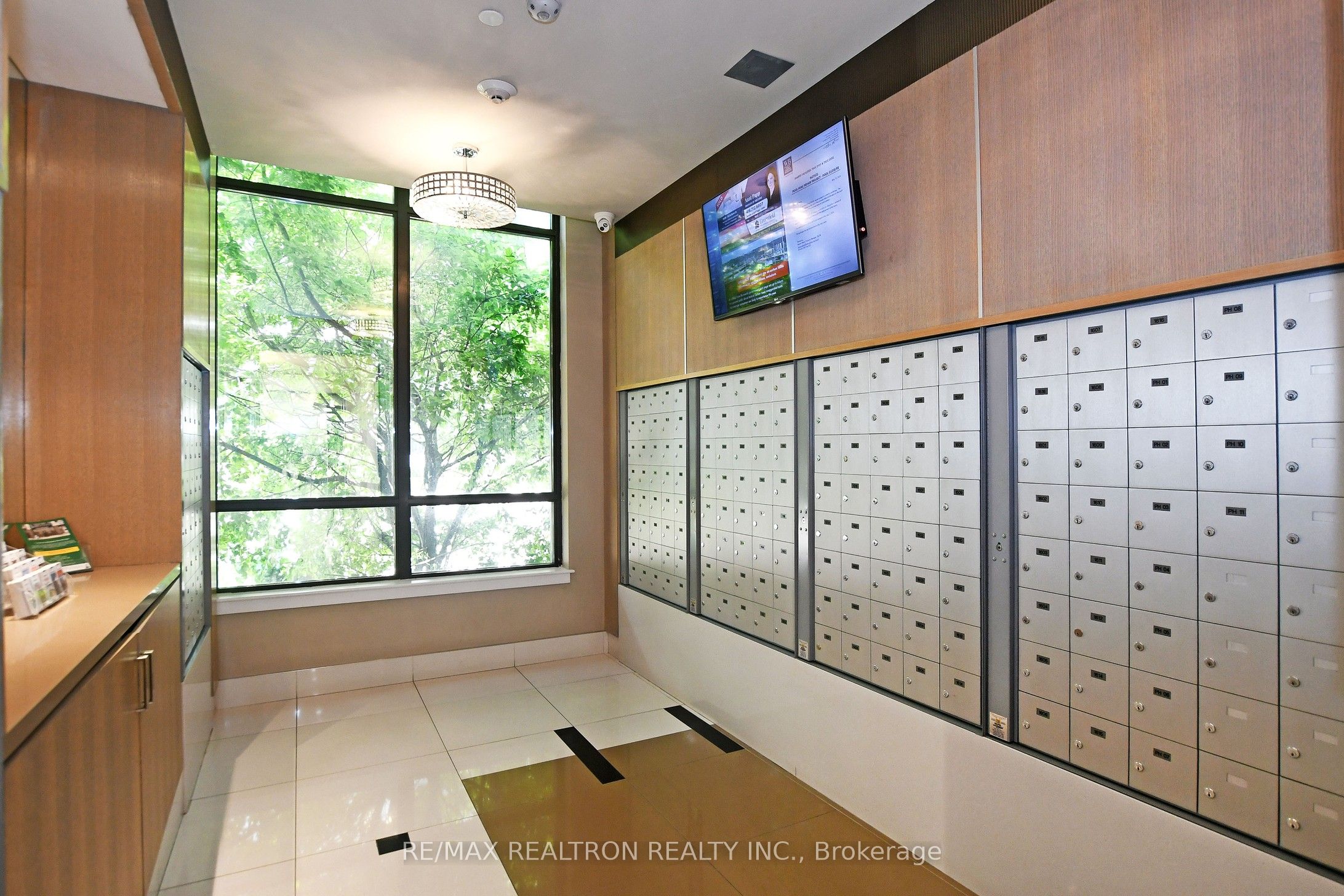 1 De Boers Drive 814 Property Photo 49