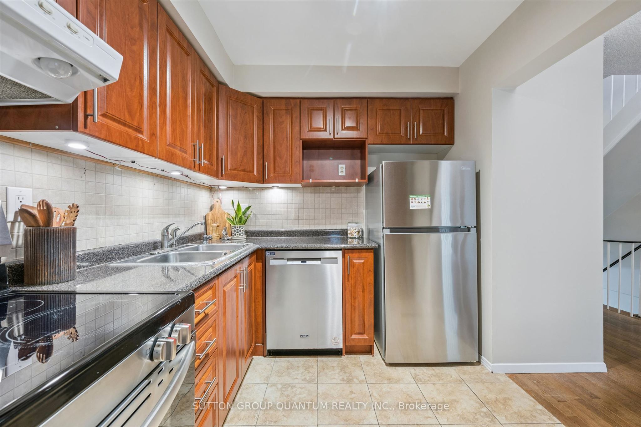 1558 Lancaster Drive 69 Property Photo 12