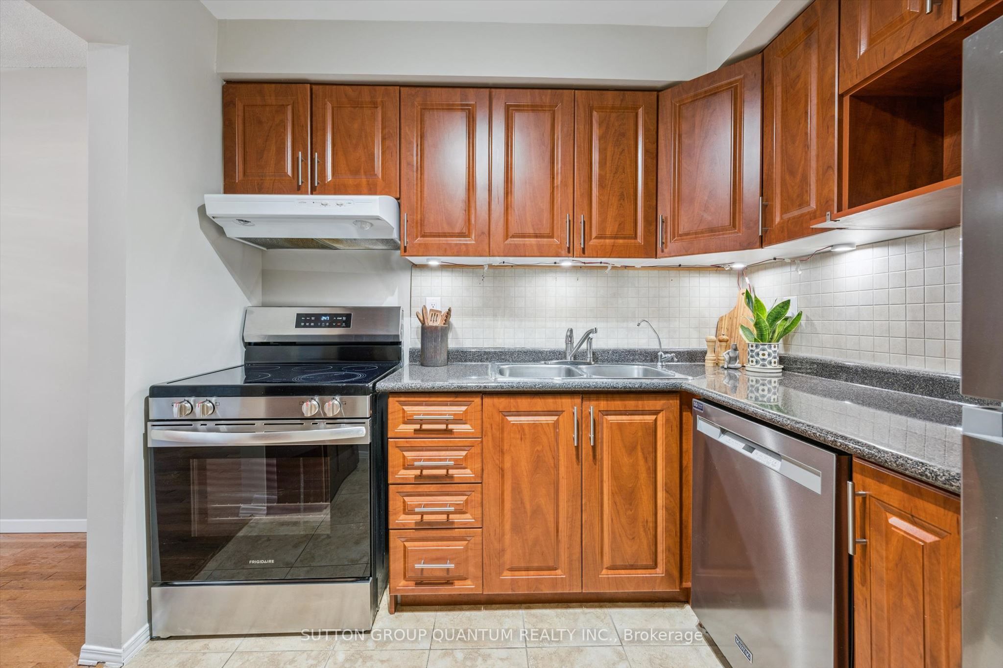 1558 Lancaster Drive 69 Property Photo 13