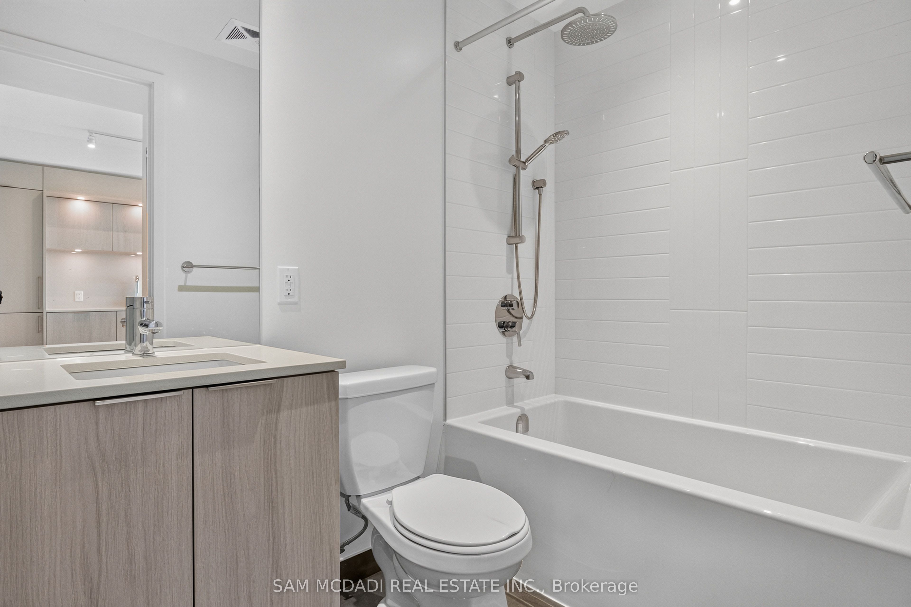 448 Burnhamthorpe Road 6606 Property Photo 7