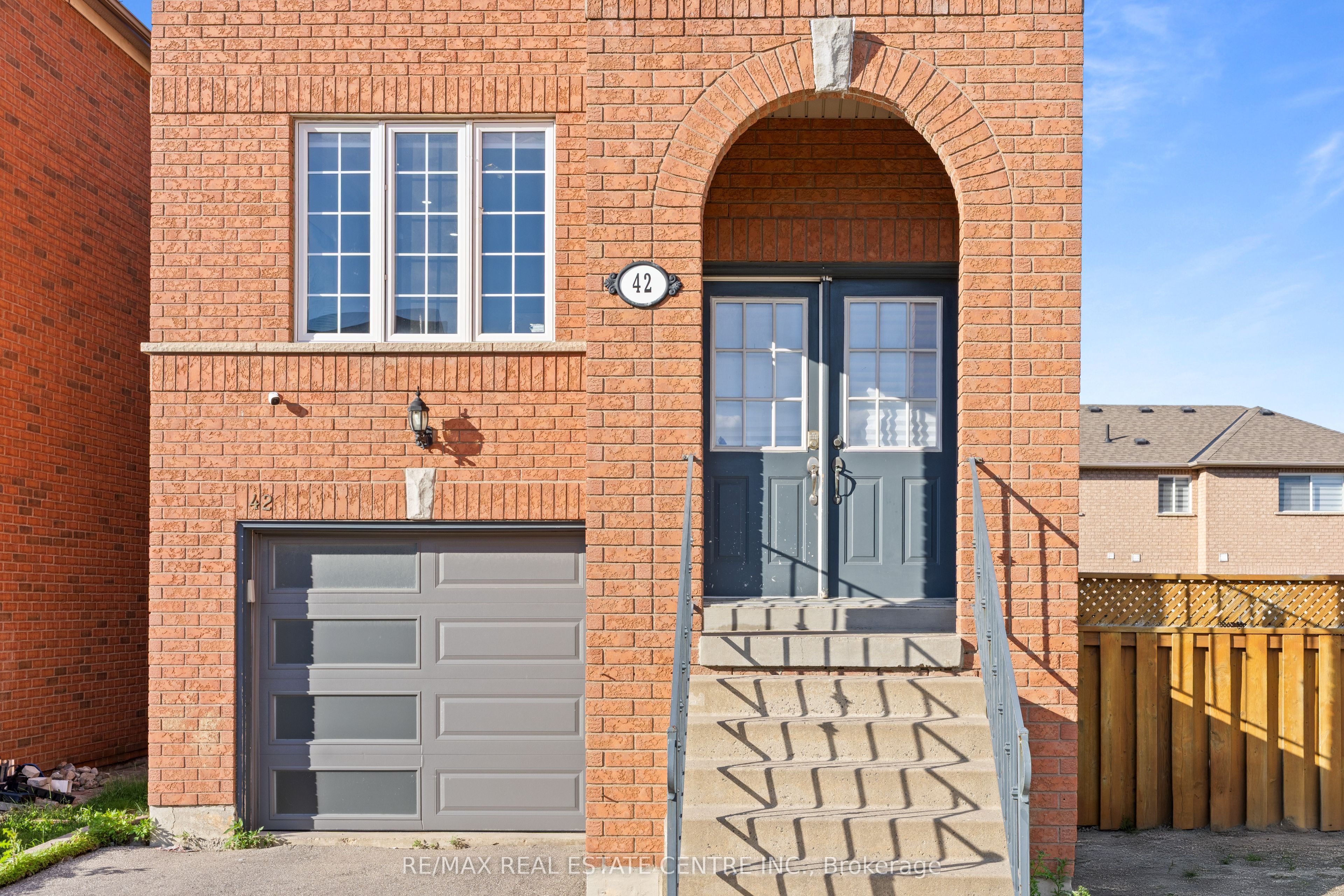 42 Domenico Crescent Property Photo 4