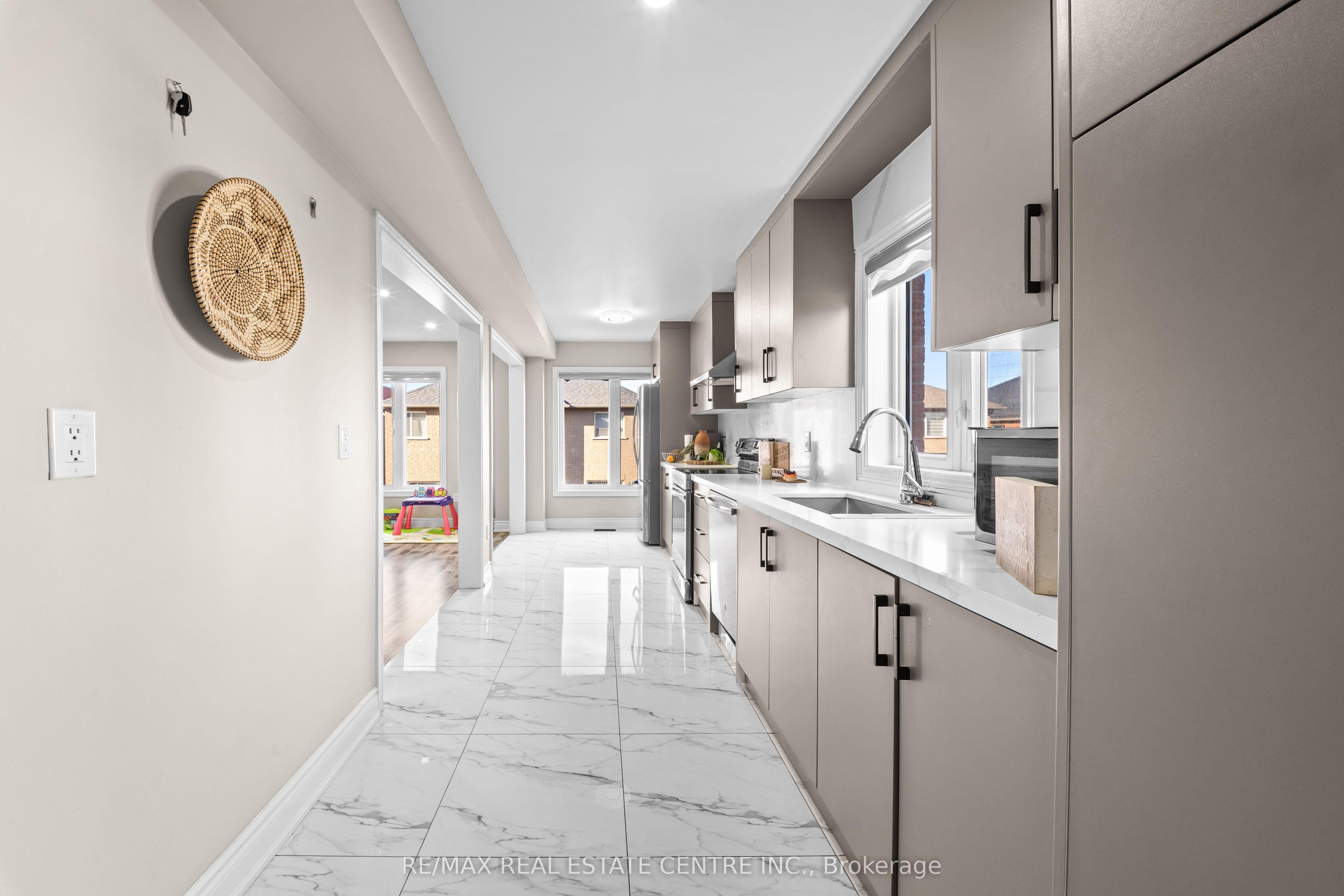 42 Domenico Crescent Property Photo 11