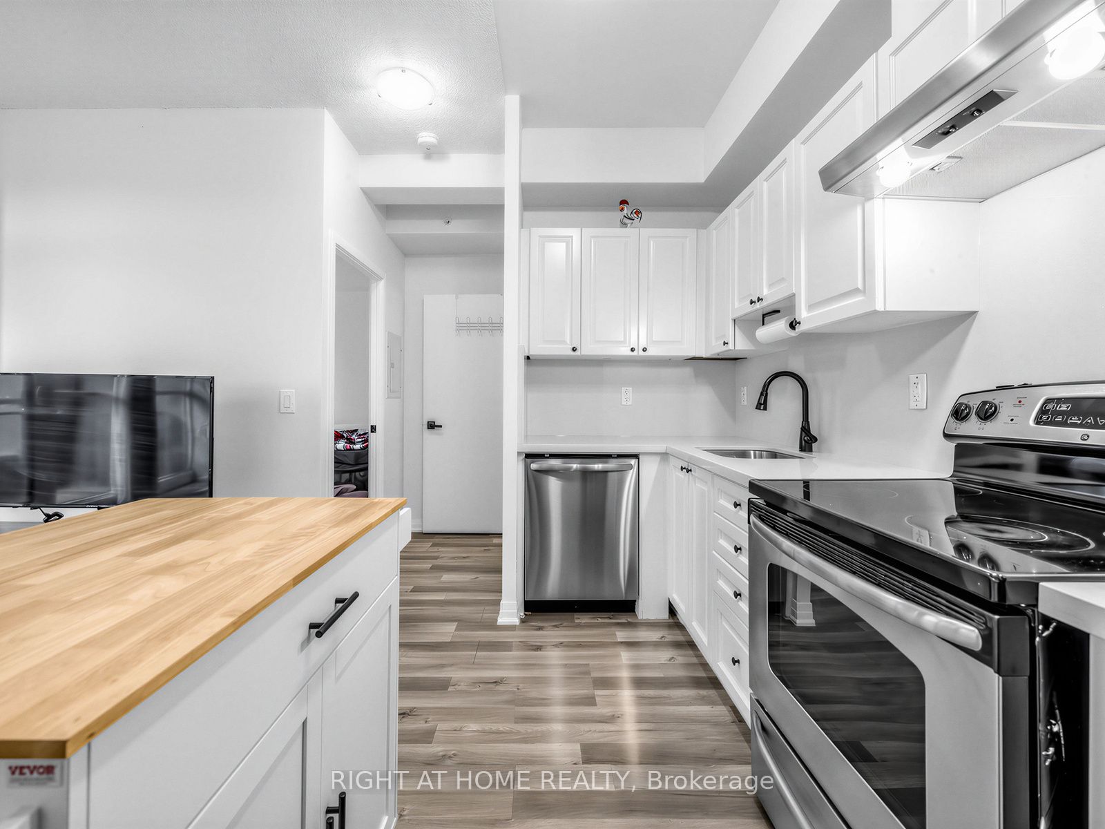 155 Legion Road N 208 Property Photo 12