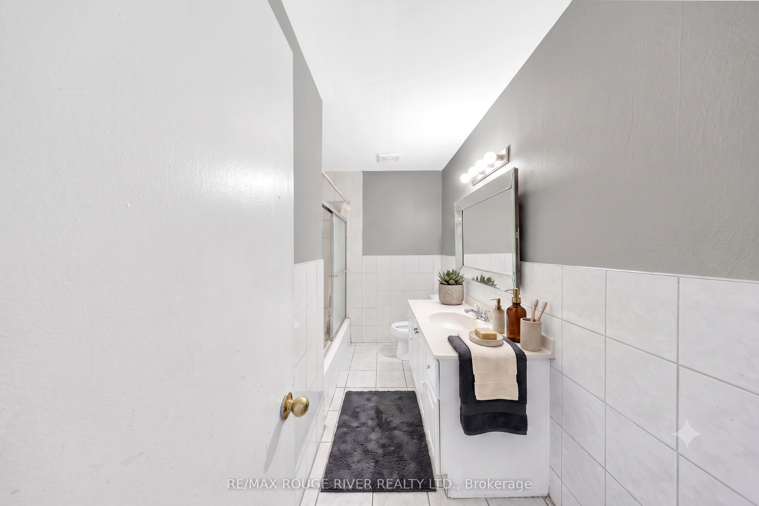 2282 Islington Avenue Property Photo 38
