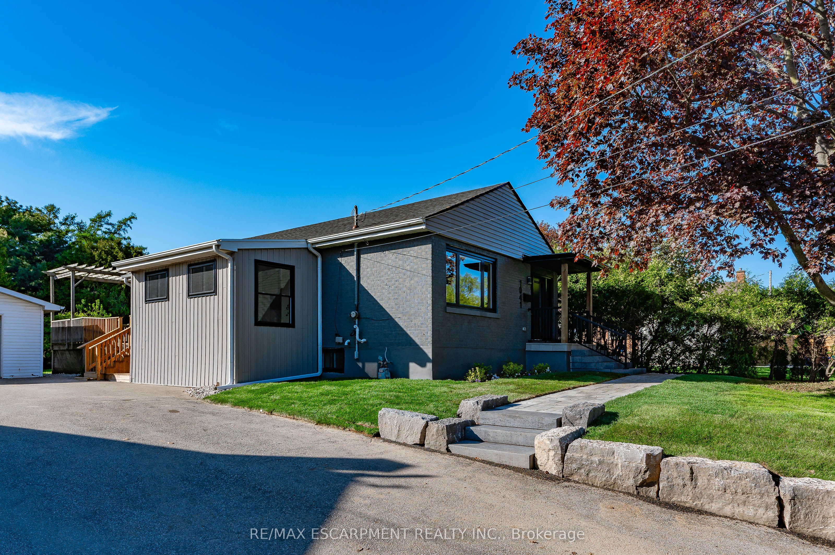1041 Shepherd's Drive Property Photo 3