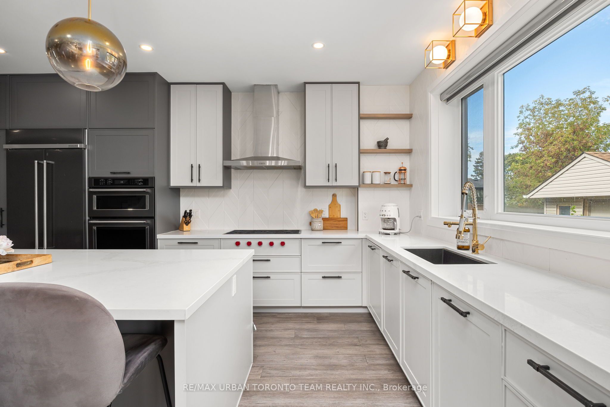 58 Manitoba Street Property Photo 6