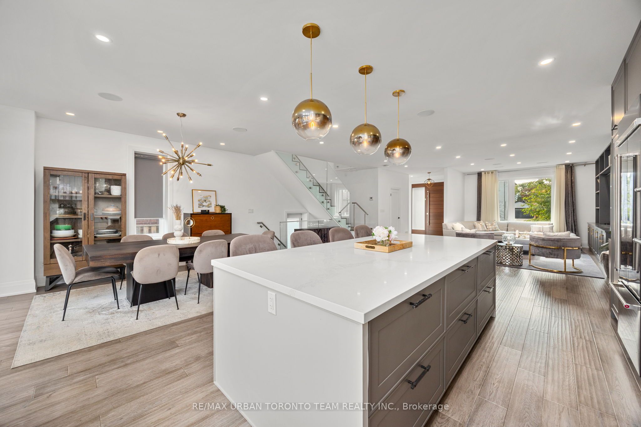 58 Manitoba Street Property Photo 7