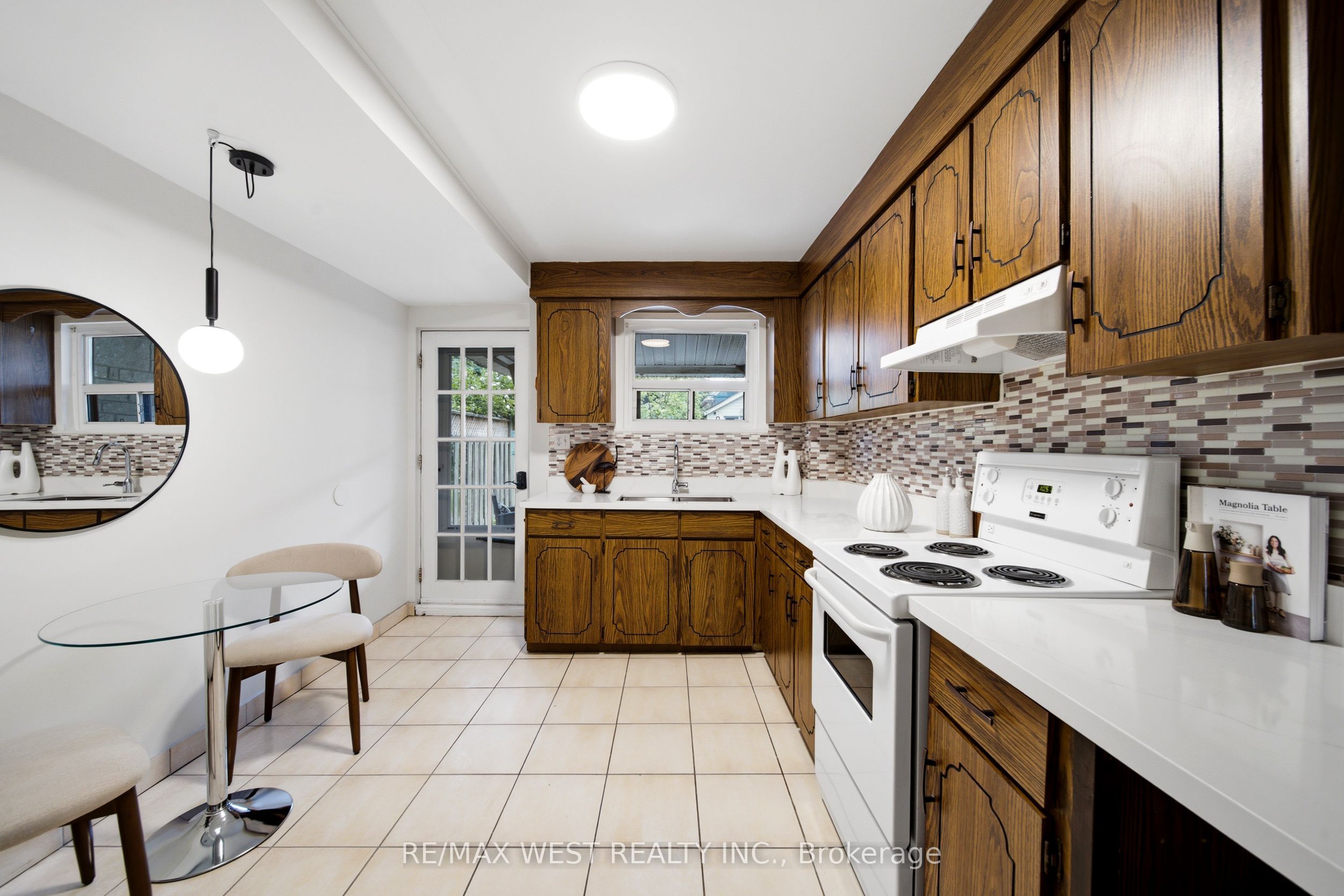 25 Batavia Avenue Property Photo 6