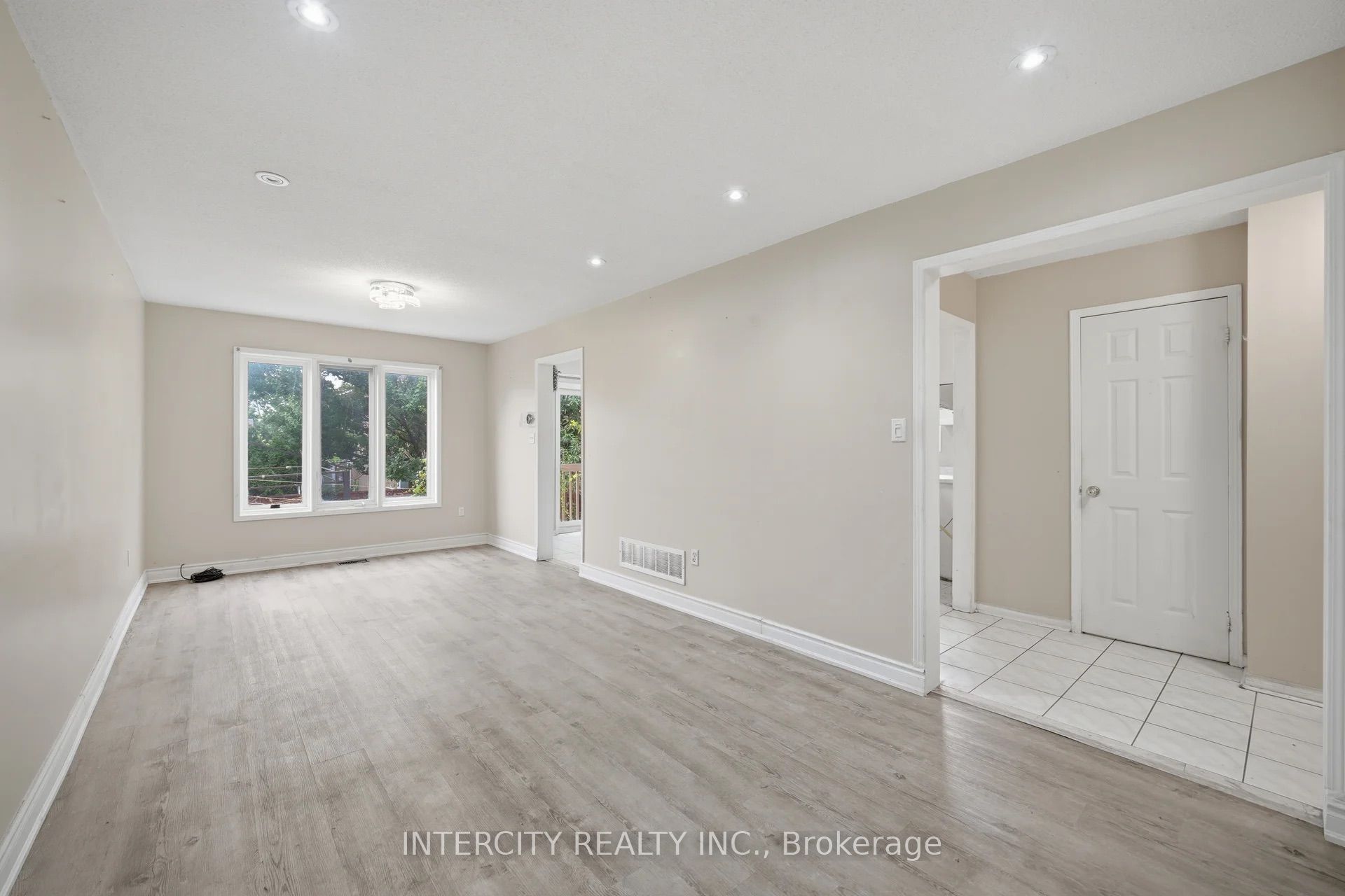 42 Mosley Crescent Property Photo 9