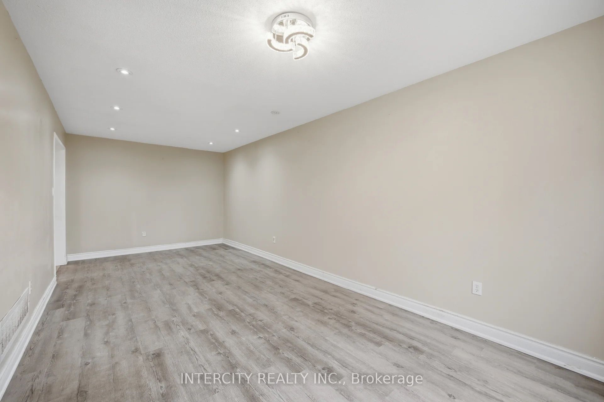 42 Mosley Crescent Property Photo 11