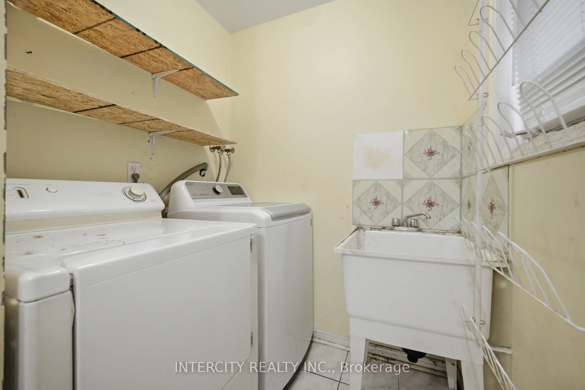 42 Mosley Crescent Property Photo 37