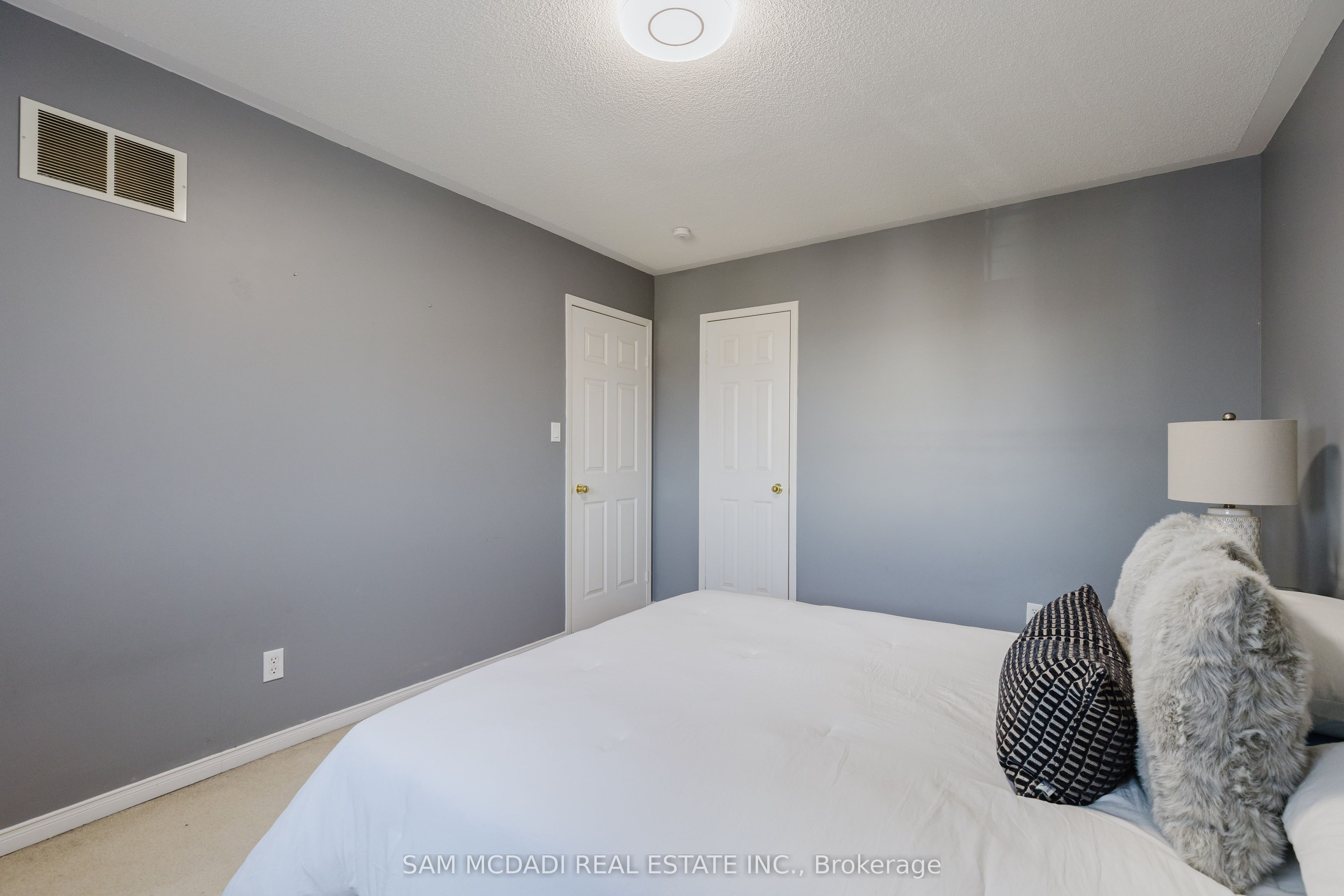 1190 Fox Crescent Property Photo 20
