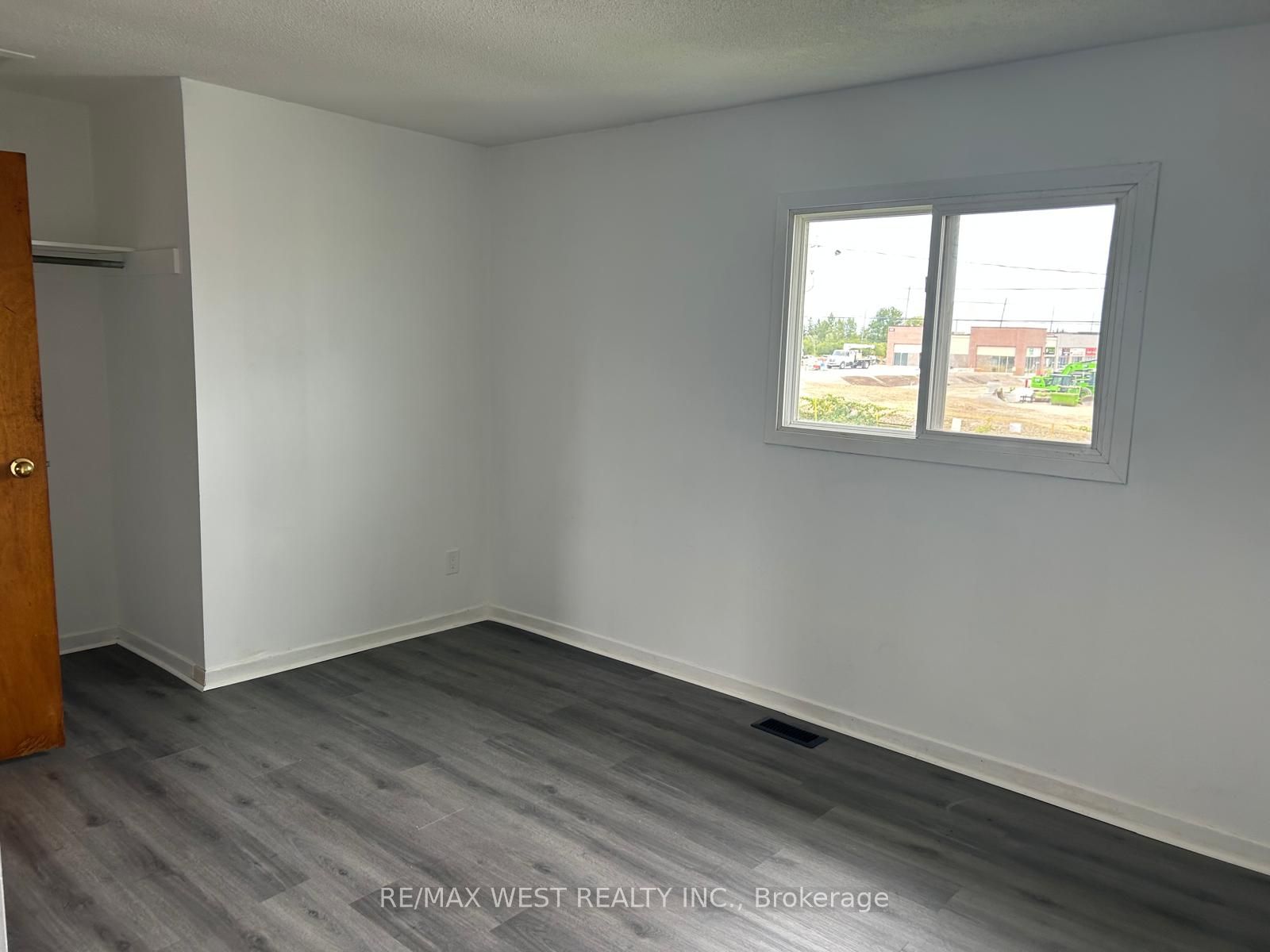 11850 Airport Road Property Photo 4