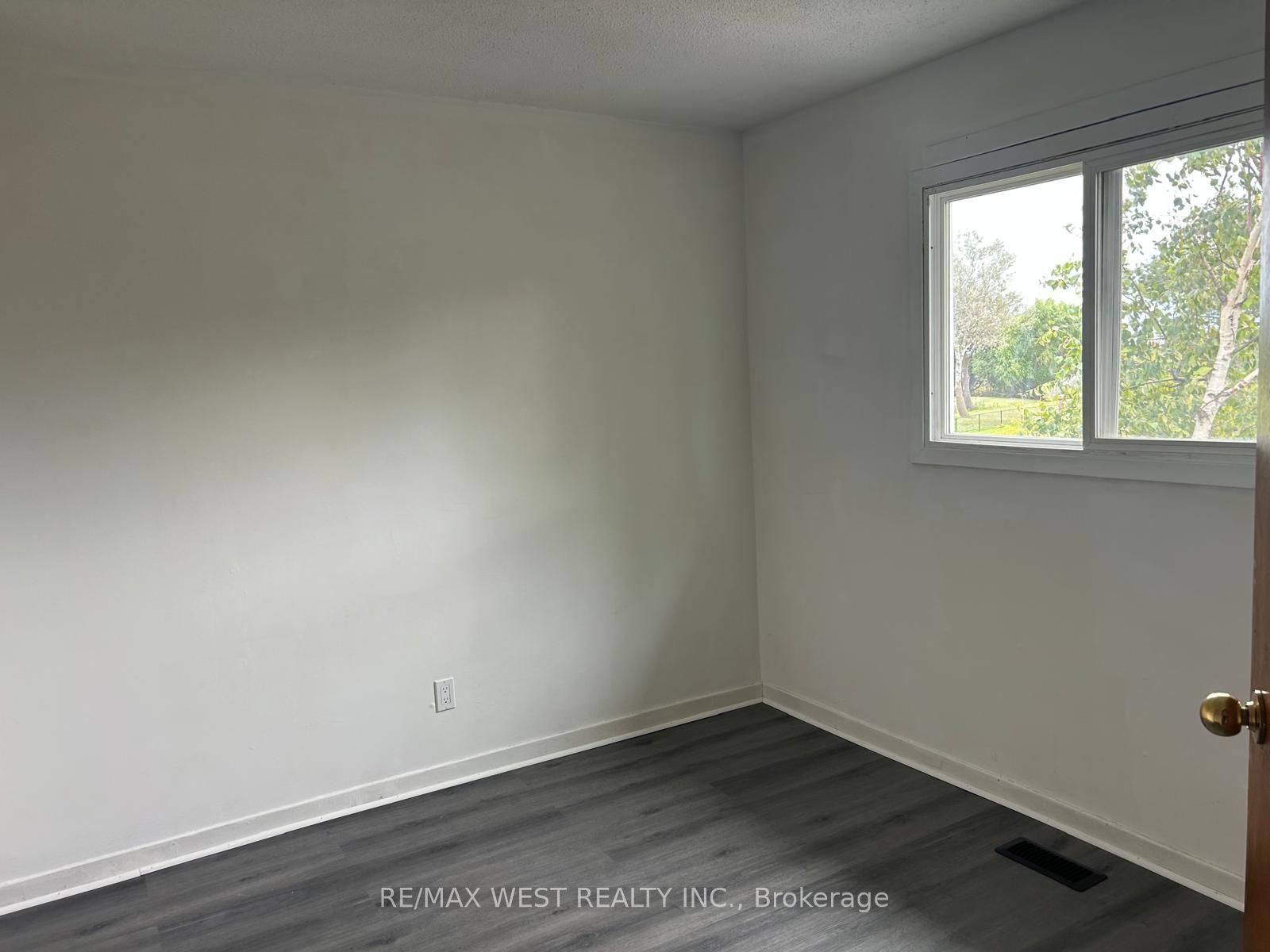 11850 Airport Road Property Photo 6
