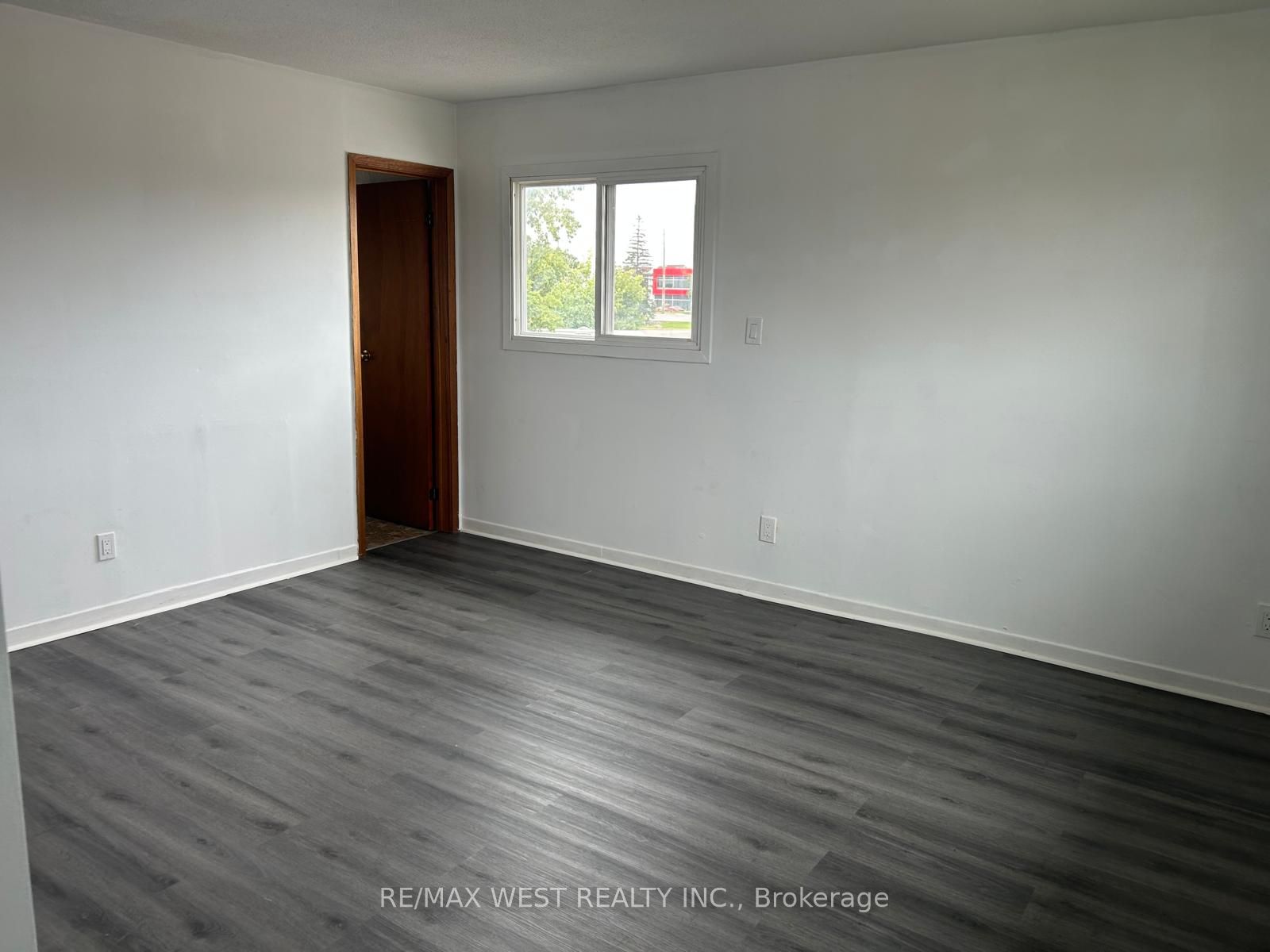 11850 Airport Road Property Photo 8