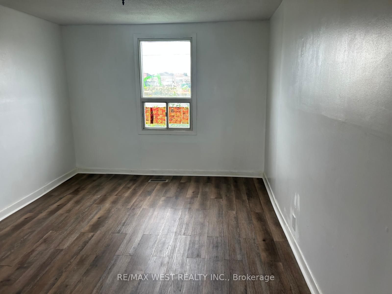 11850 Airport Road Property Photo 13