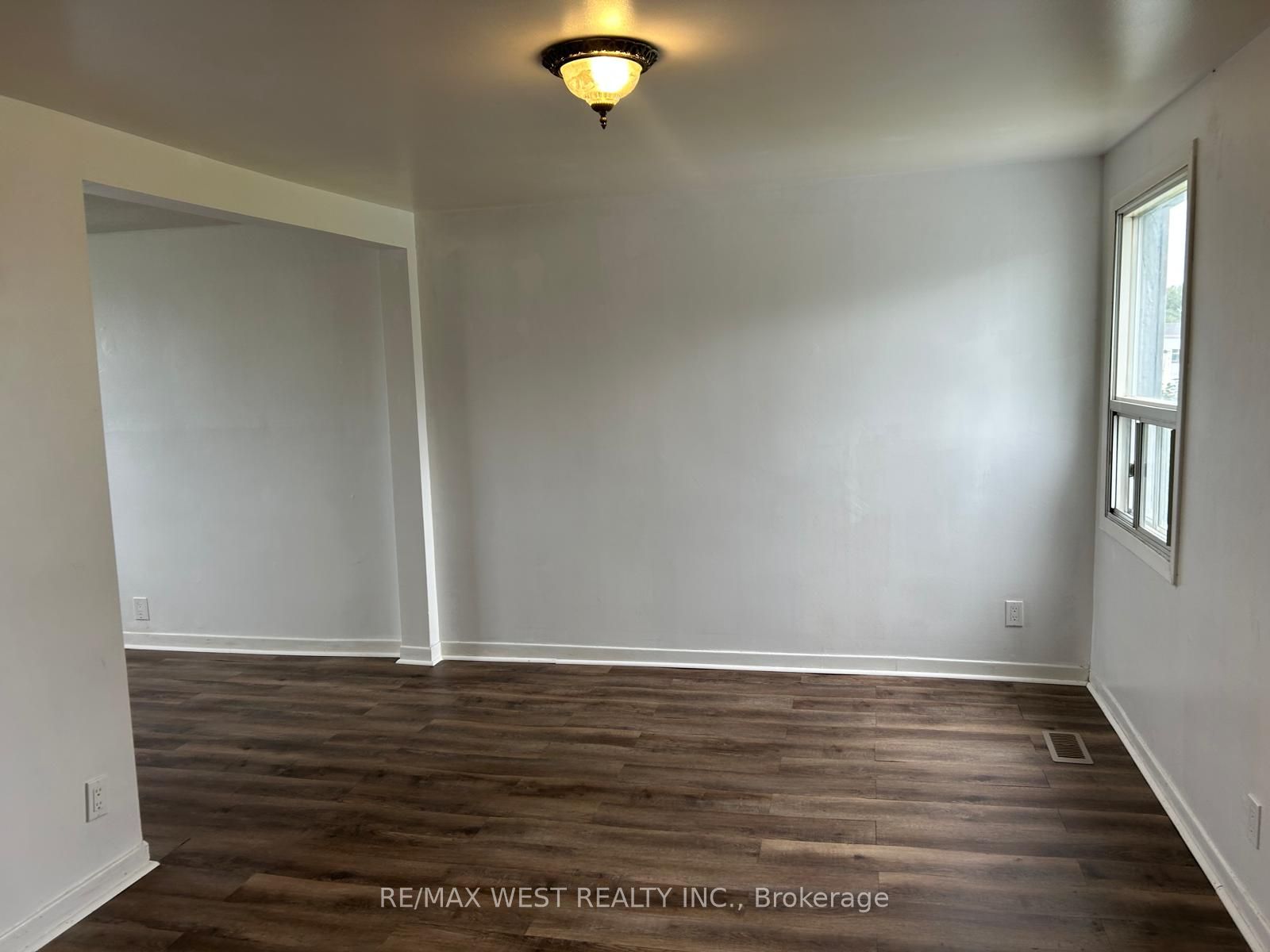 11850 Airport Road Property Photo 14