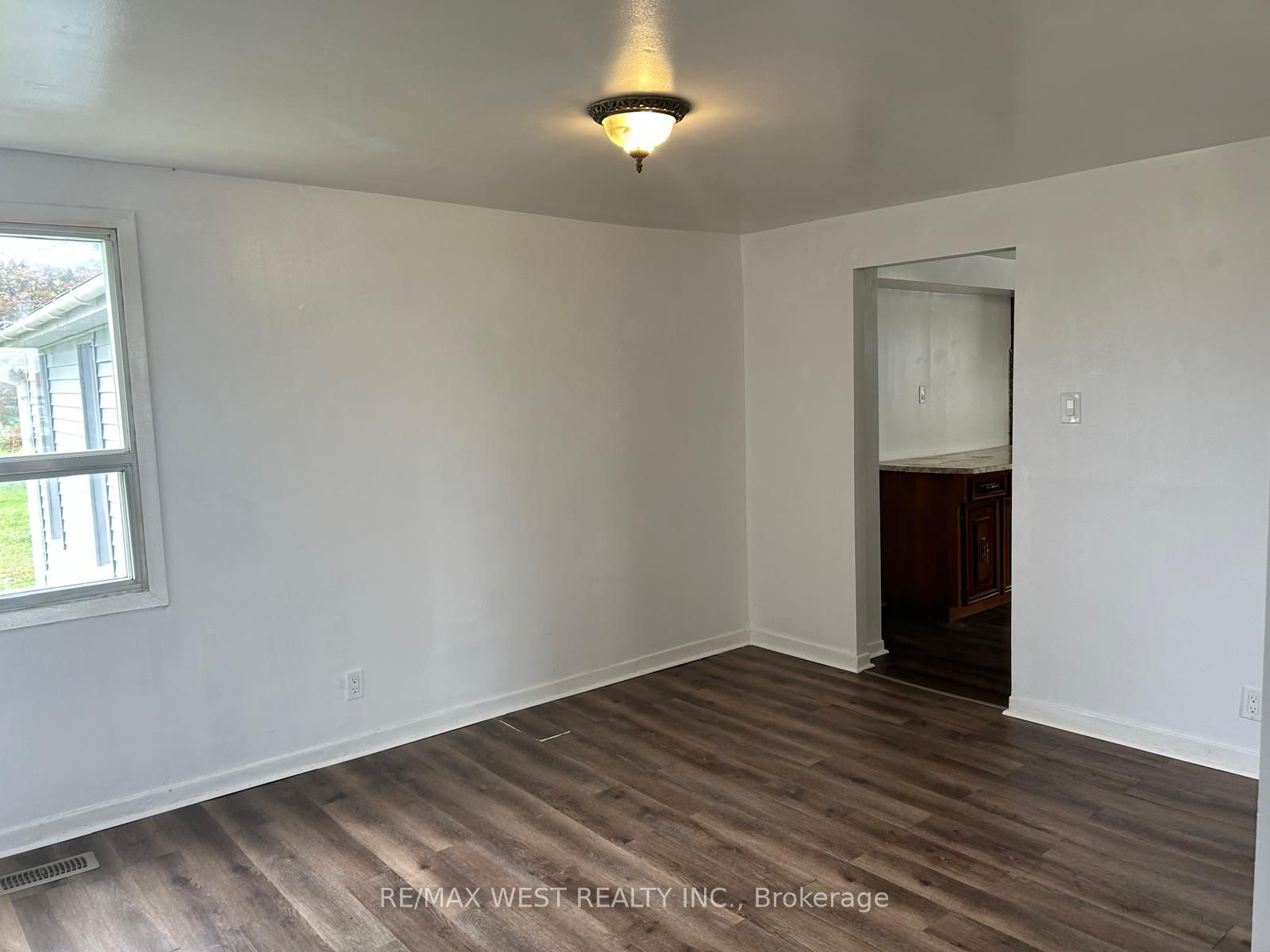 11850 Airport Road Property Photo 15