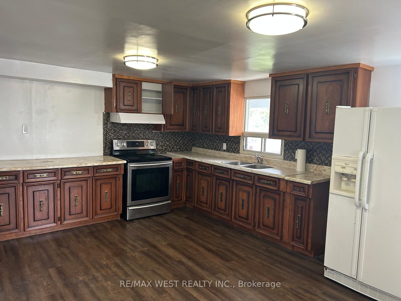11850 Airport Road Property Photo 18