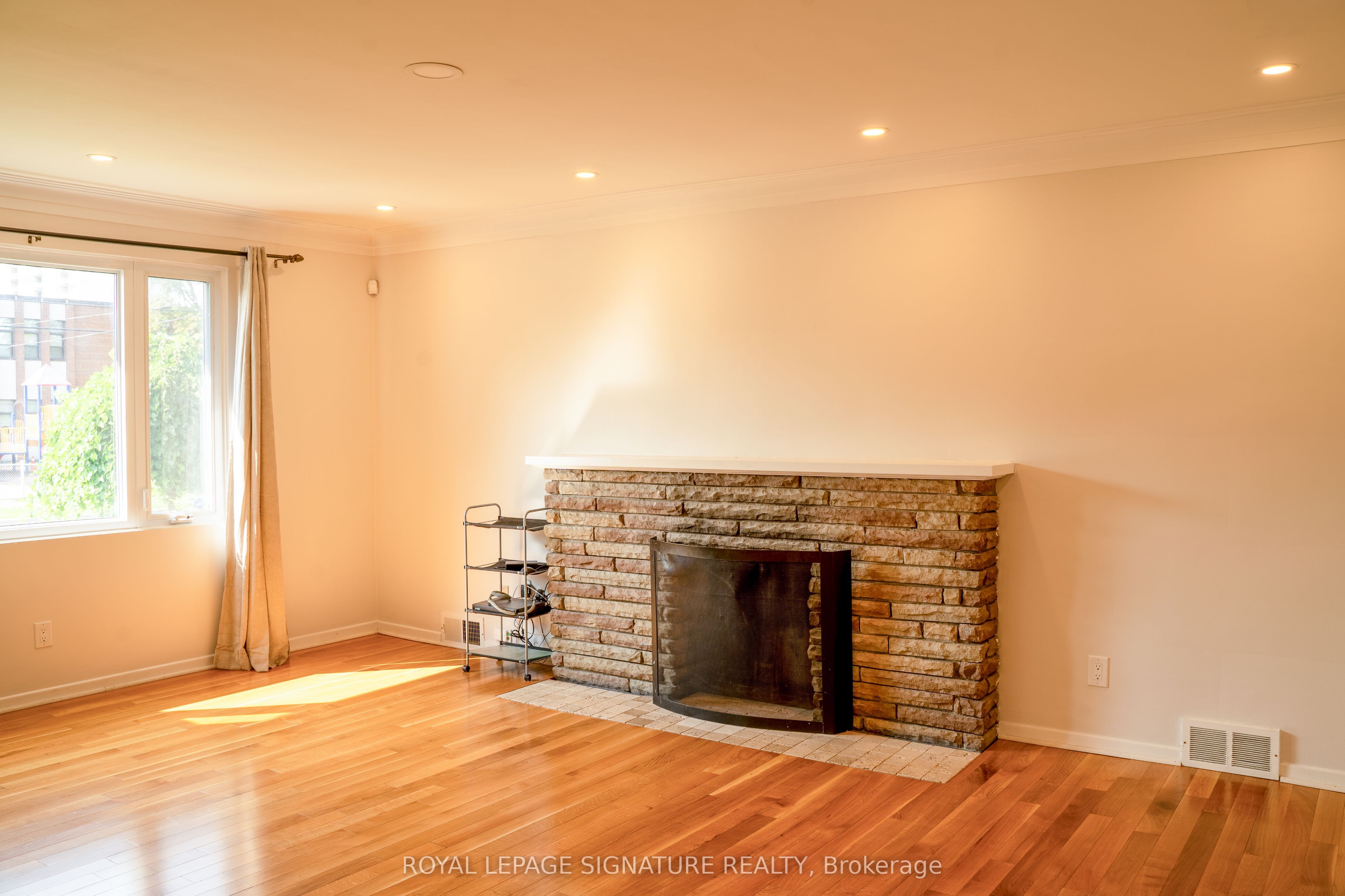 42 Kingsview Boulevard Property Photo 8
