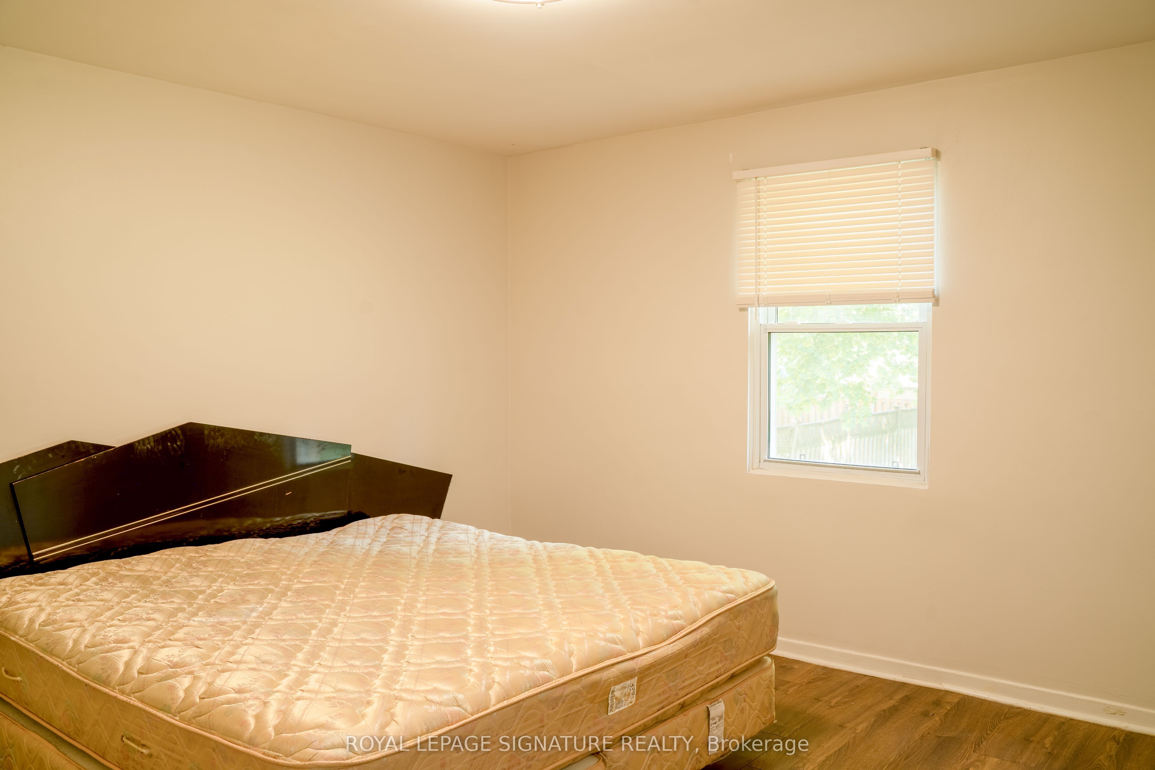 42 Kingsview Boulevard Property Photo 9