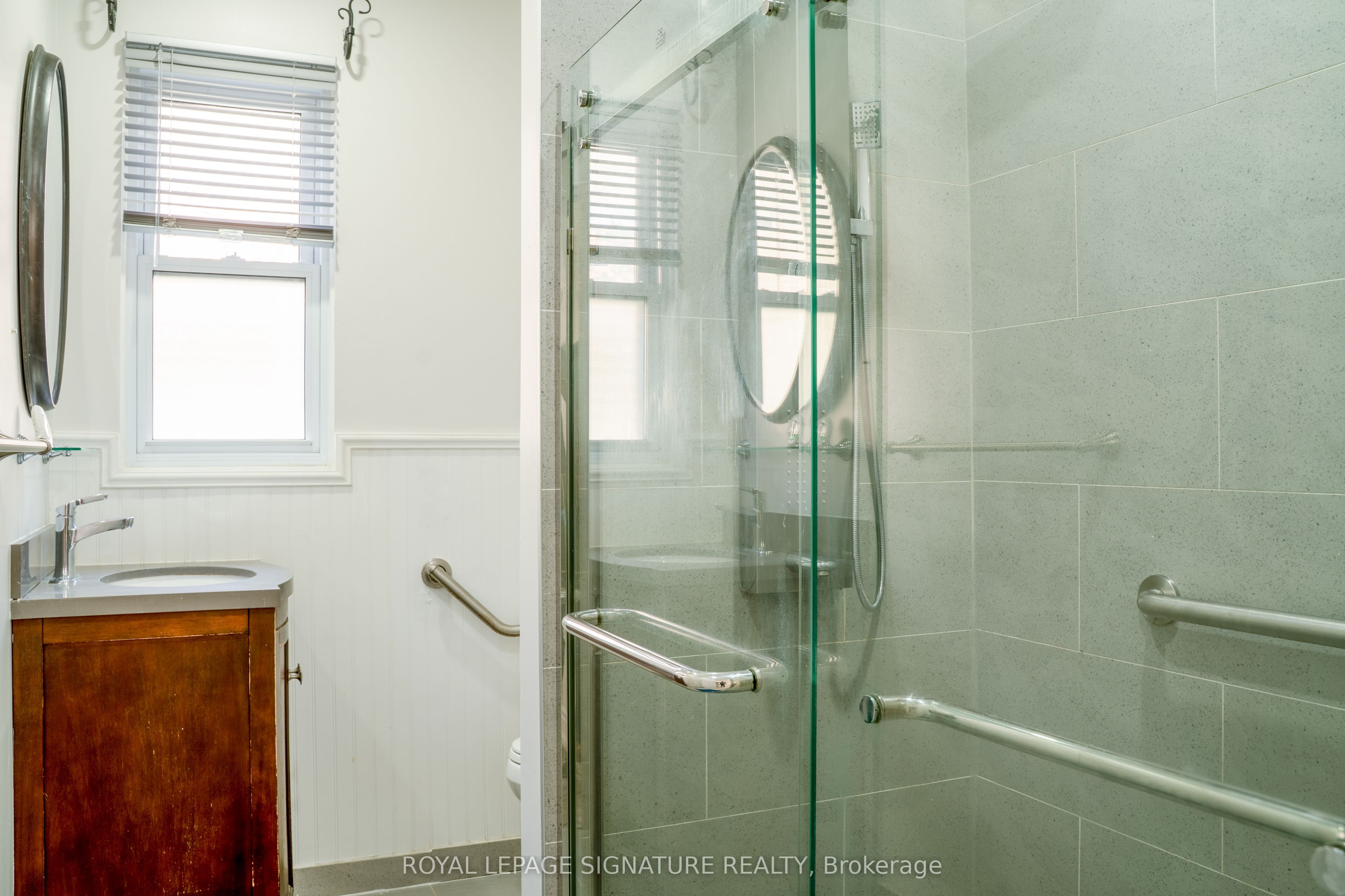 42 Kingsview Boulevard Property Photo 11