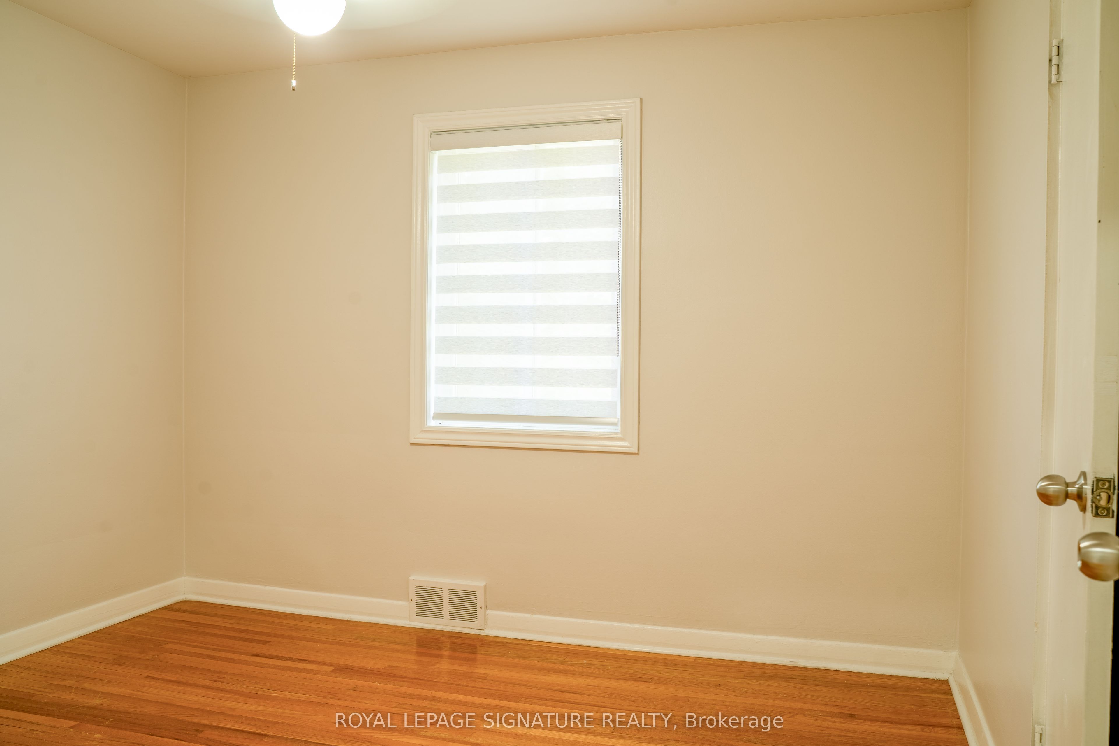 42 Kingsview Boulevard Property Photo 16