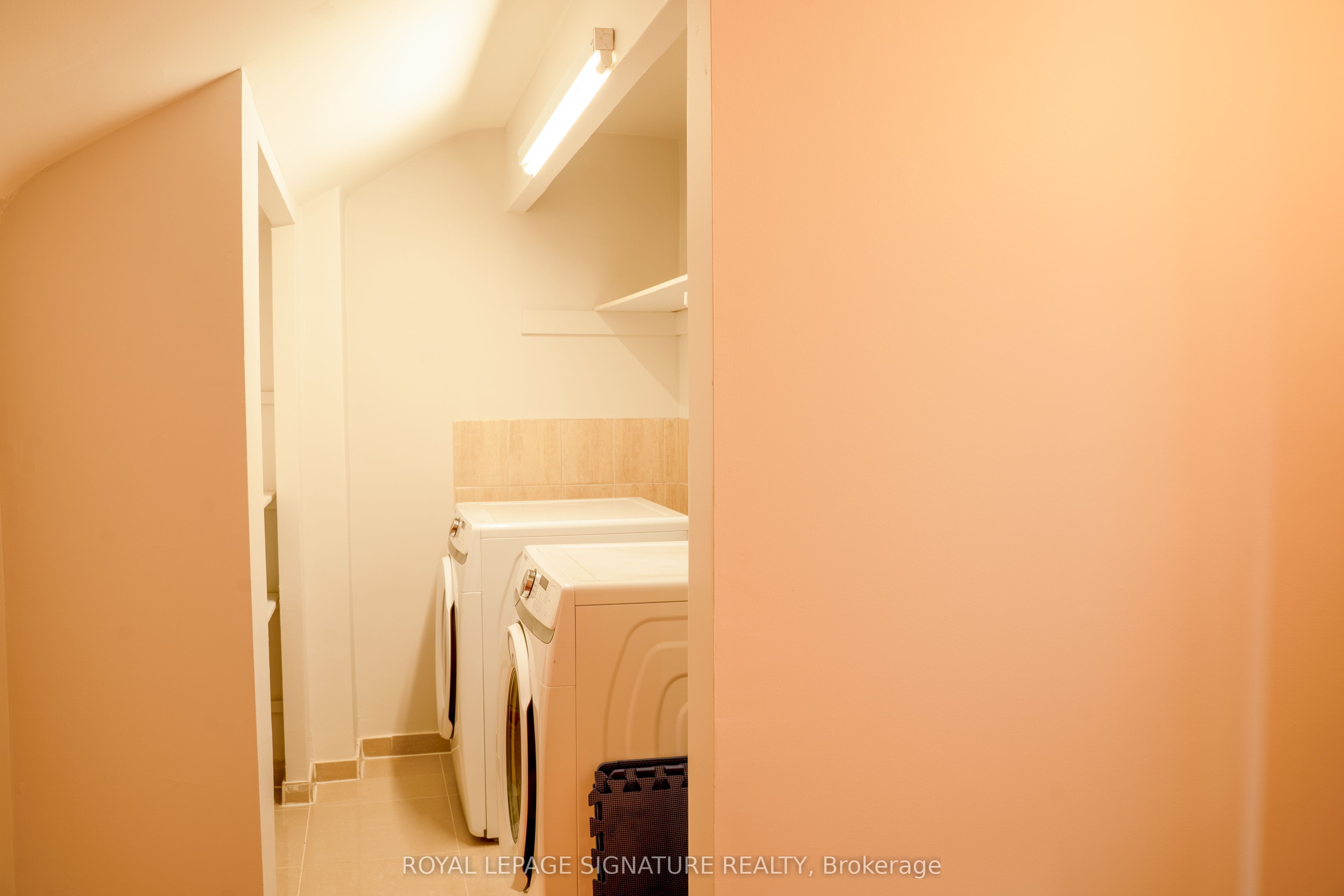 42 Kingsview Boulevard Property Photo 17
