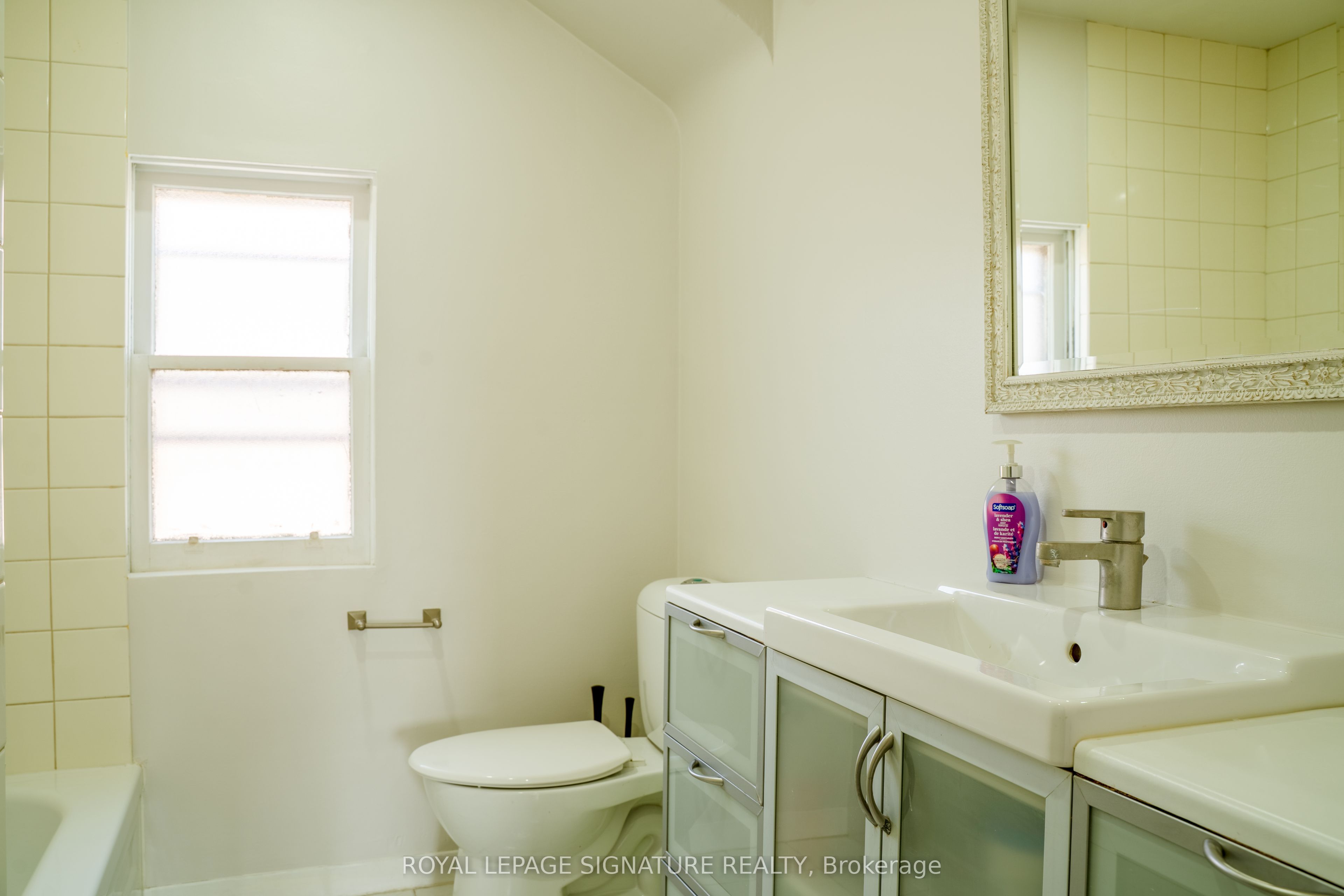 42 Kingsview Boulevard Property Photo 18