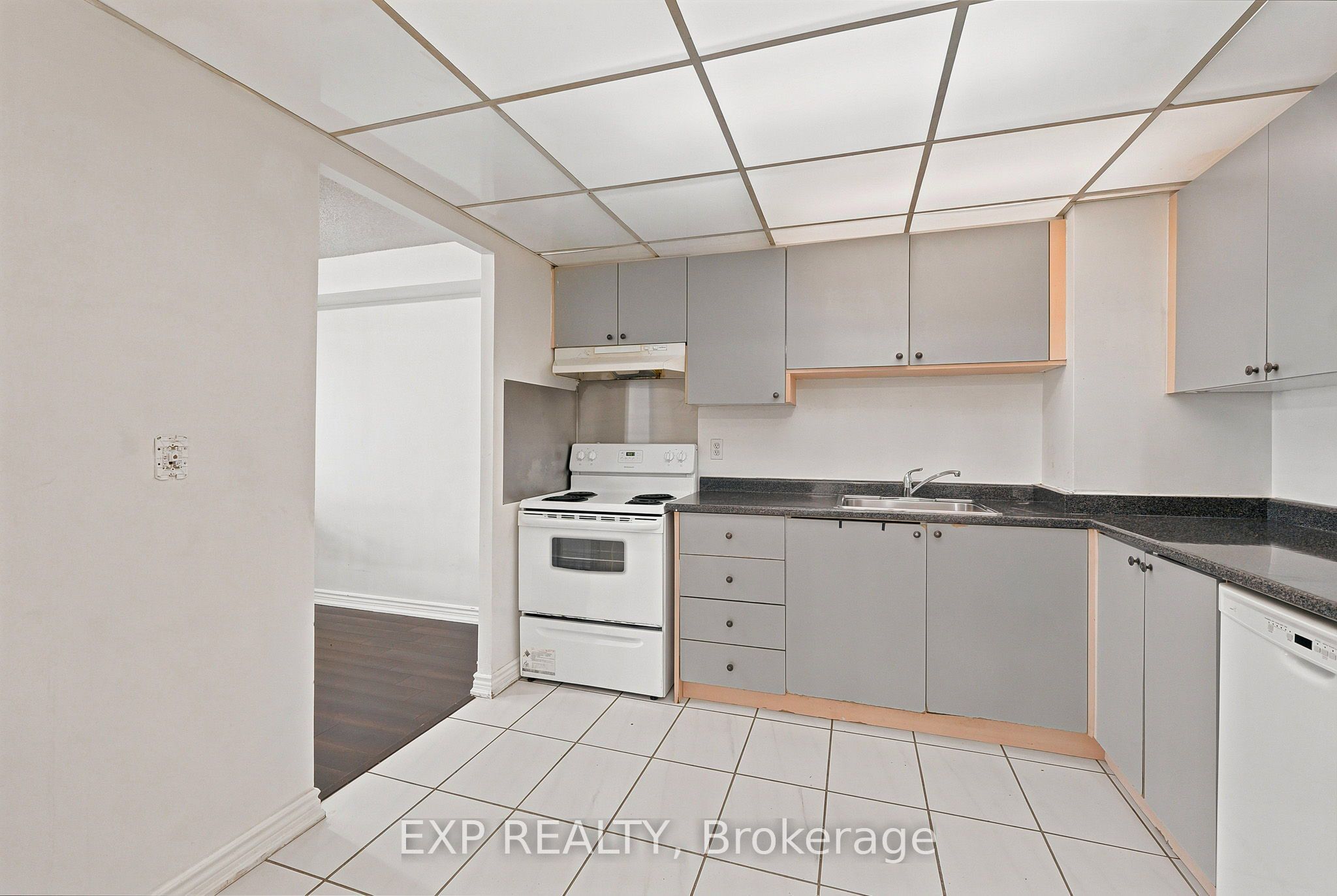 155 Hillcrest Avenue 1114 Property Photo 12
