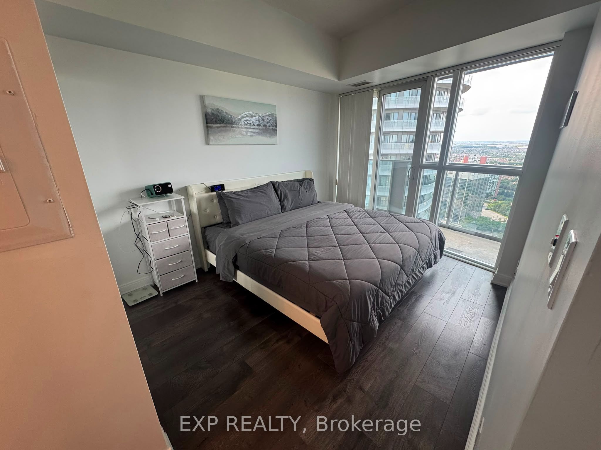 60 Absolute Avenue 3707 Property Photo 3