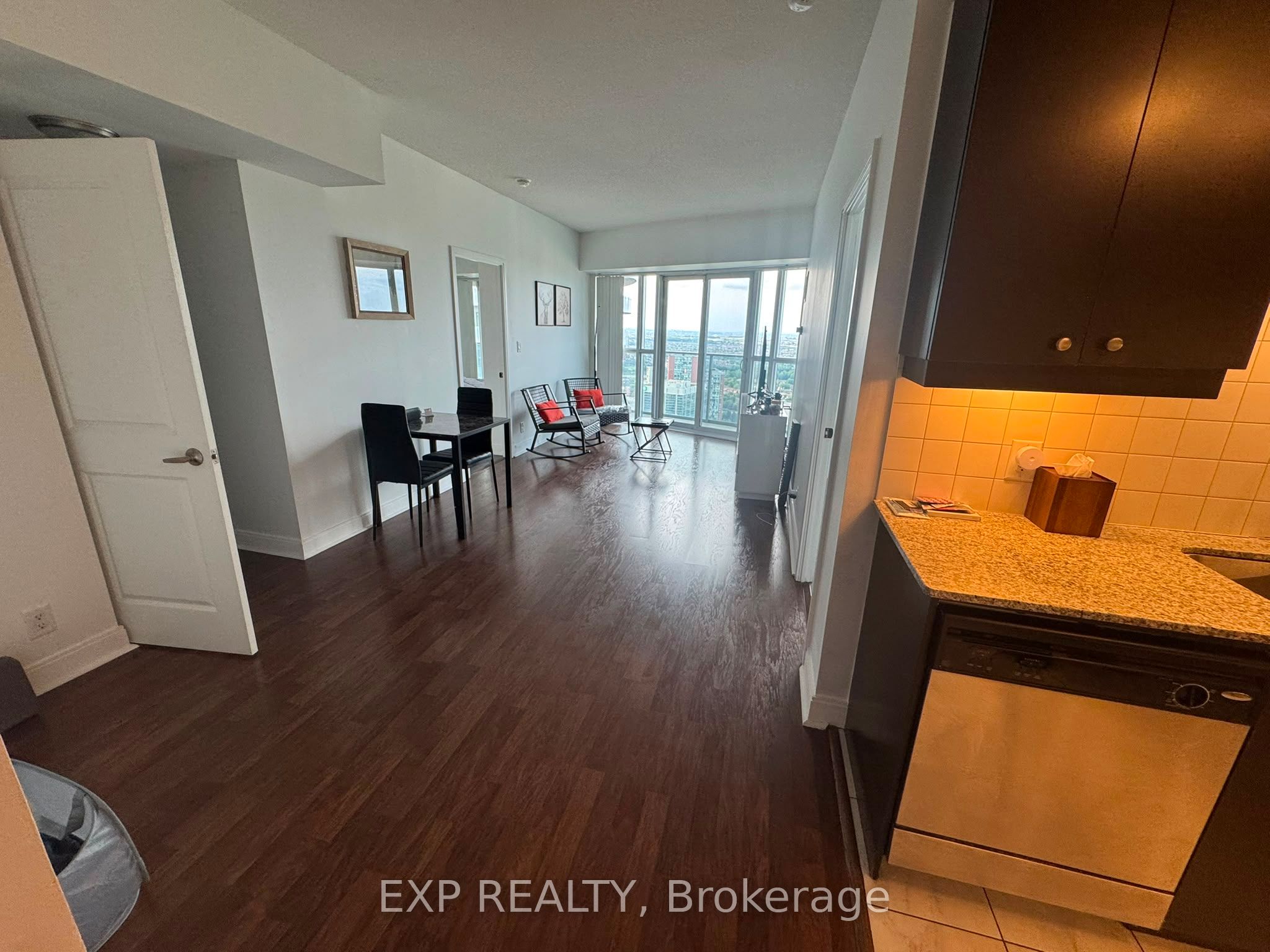 60 Absolute Avenue 3707 Property Photo 4