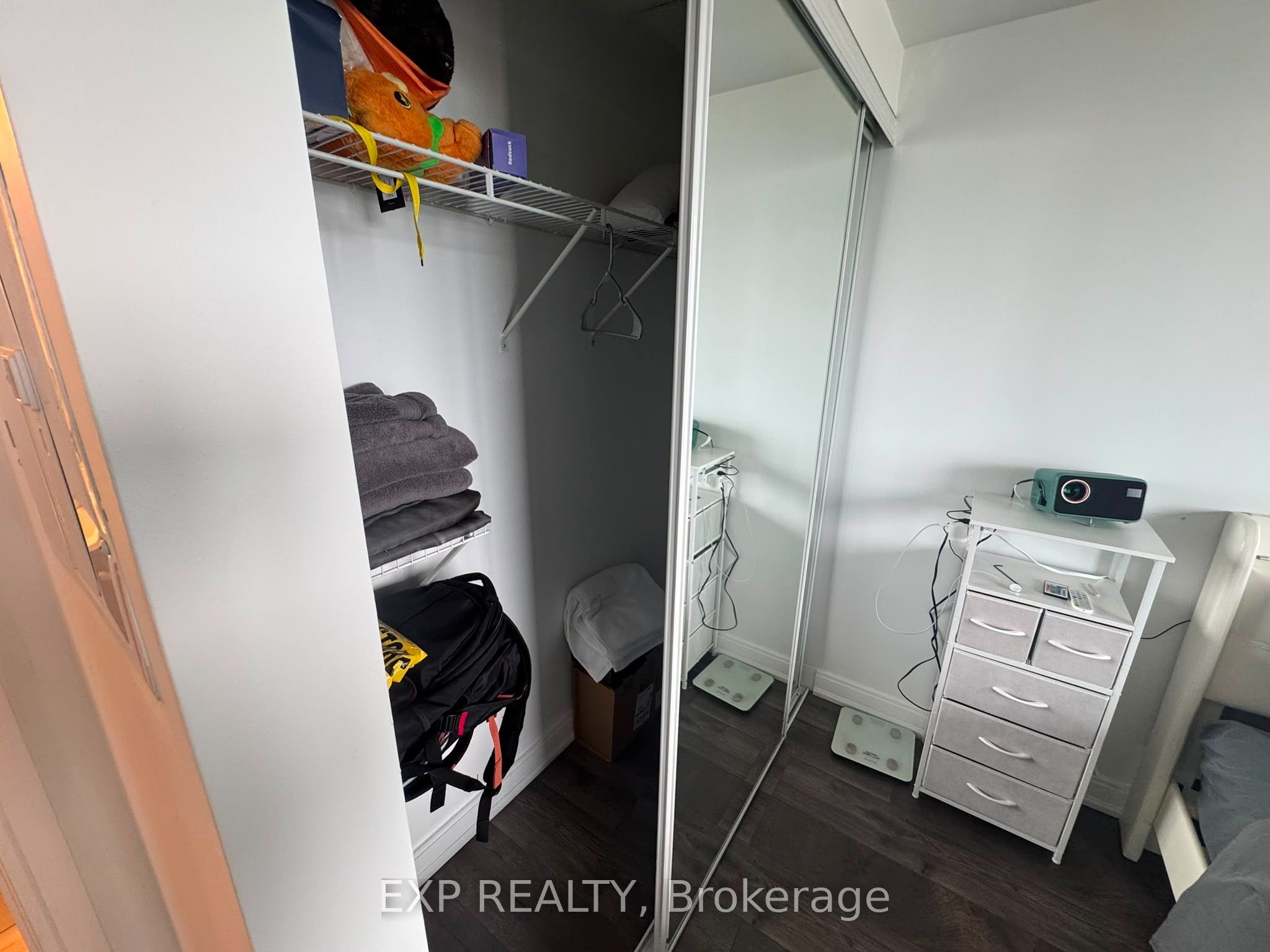 60 Absolute Avenue 3707 Property Photo 11